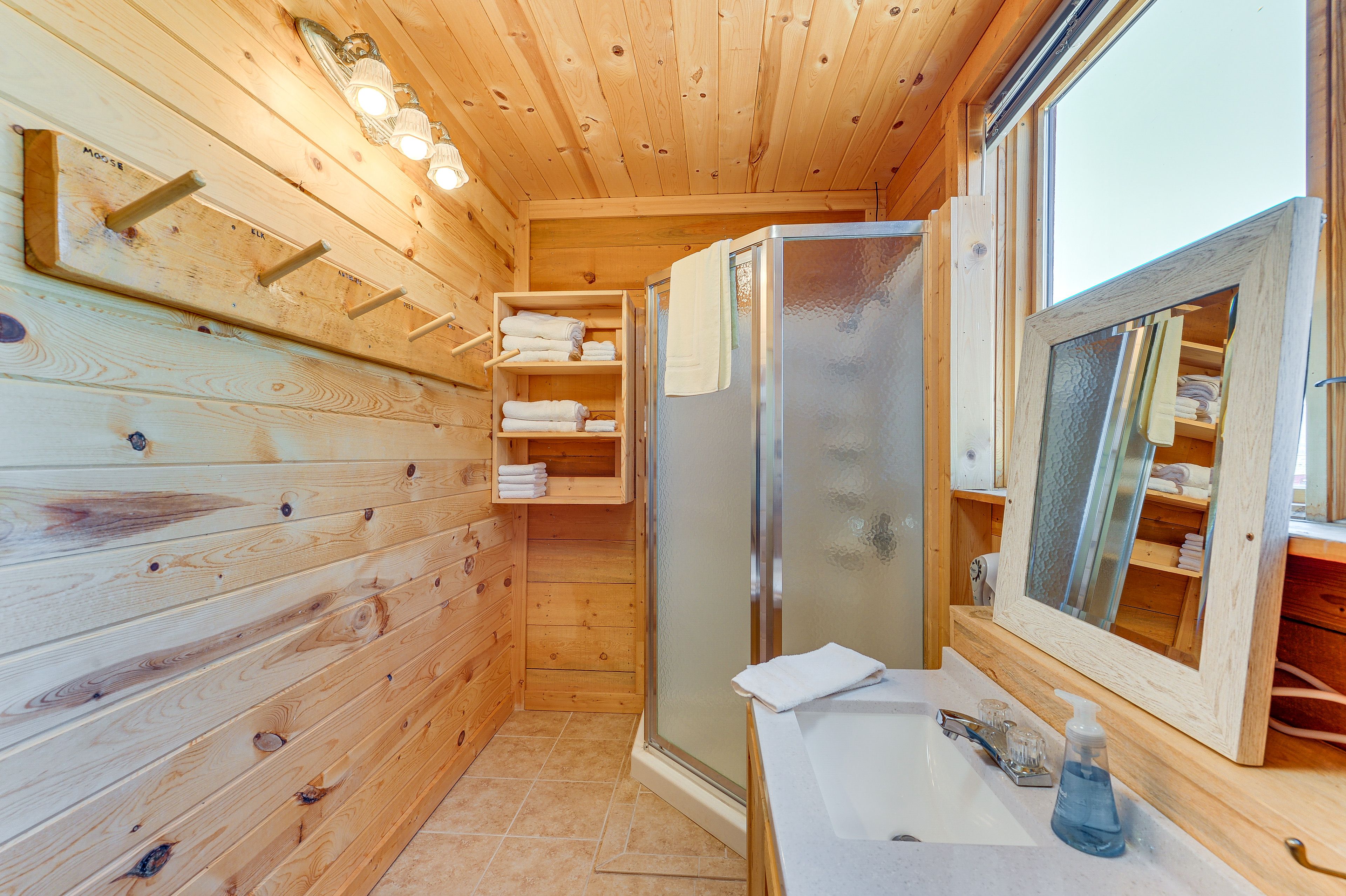 Bathroom | 1 Step Required for Shower | Towels Provided