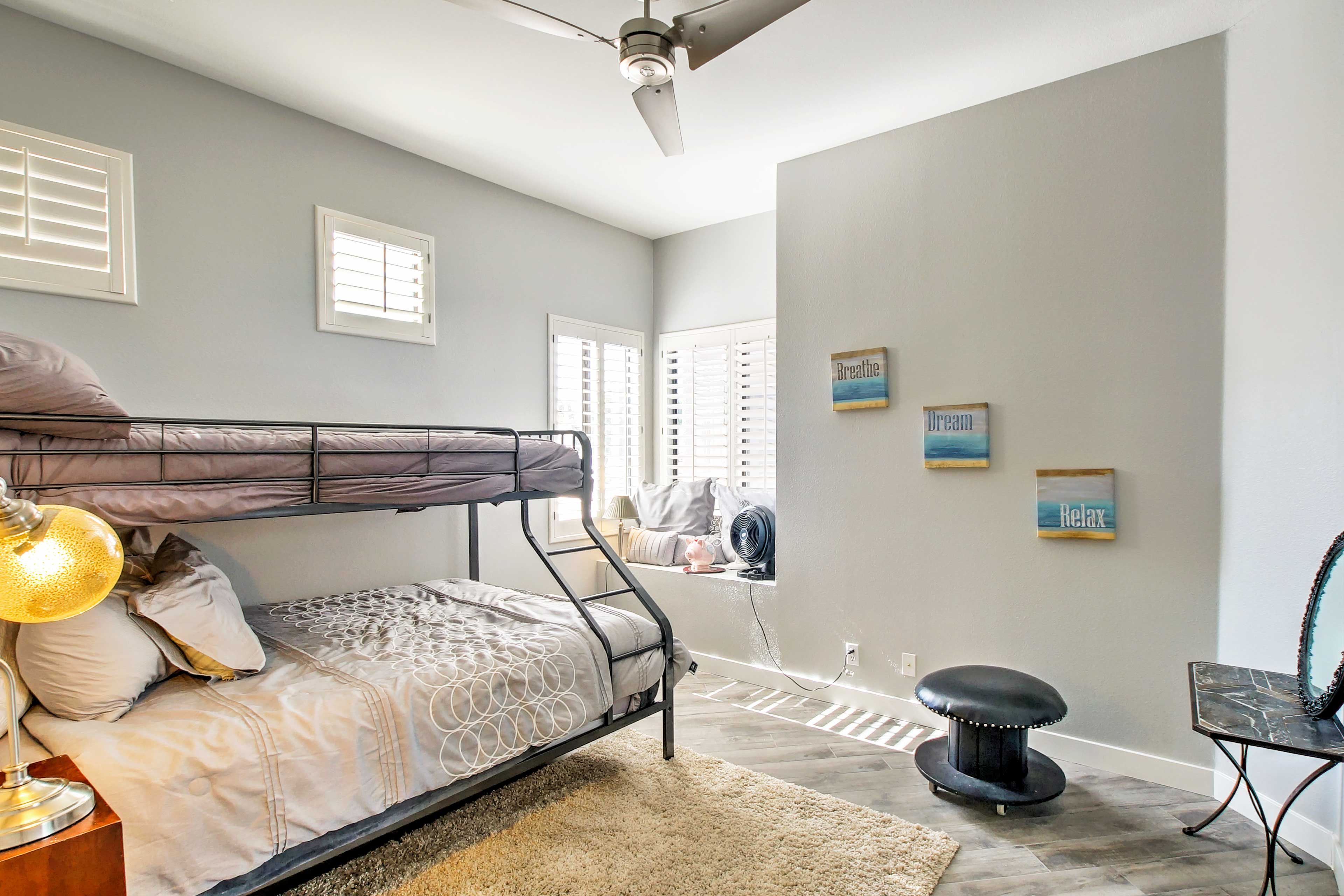 Bedroom 2 | Twin XL/Queen Bunk Bed