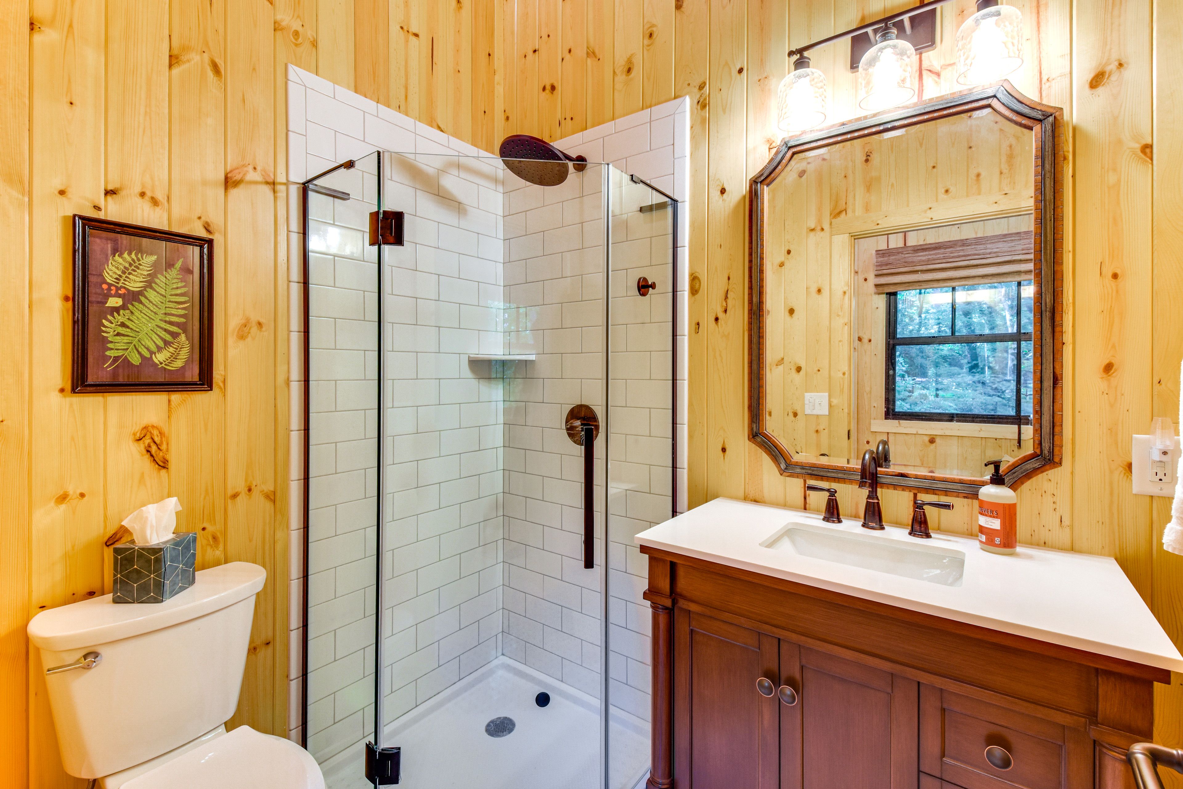 En-Suite Bathroom | Towels & Linens Provided