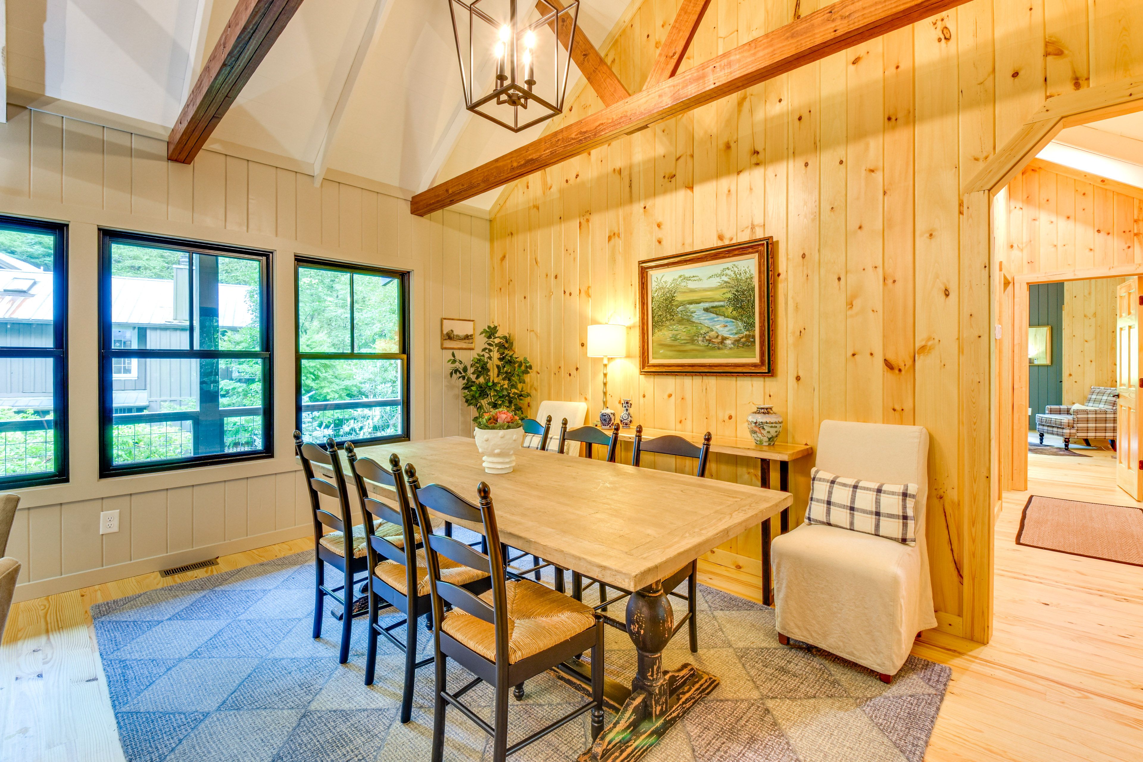 Dining Area | Dishes & Flatware Provided