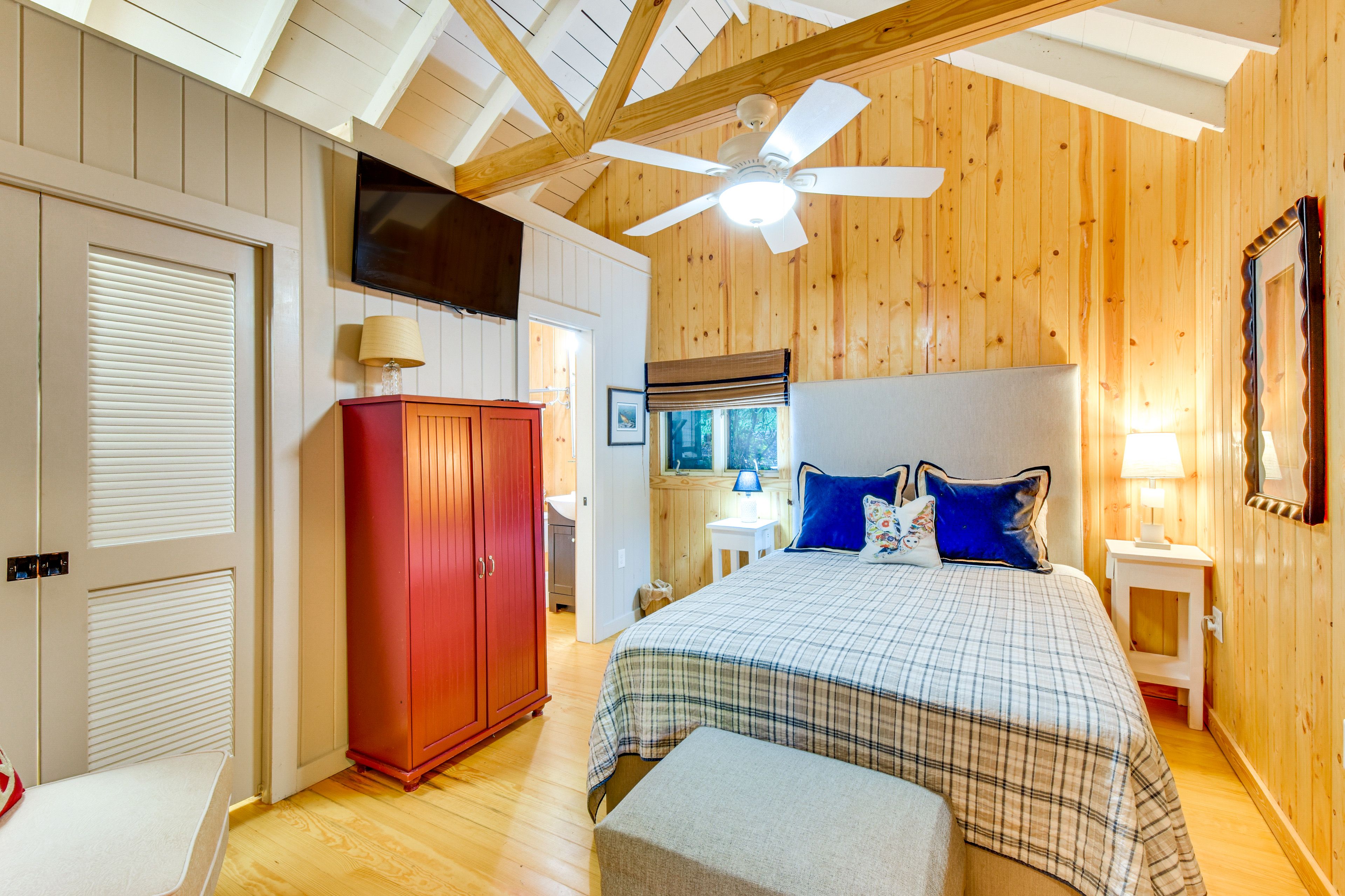 Bedroom 3 | Queen Bed | En-Suite Bathroom