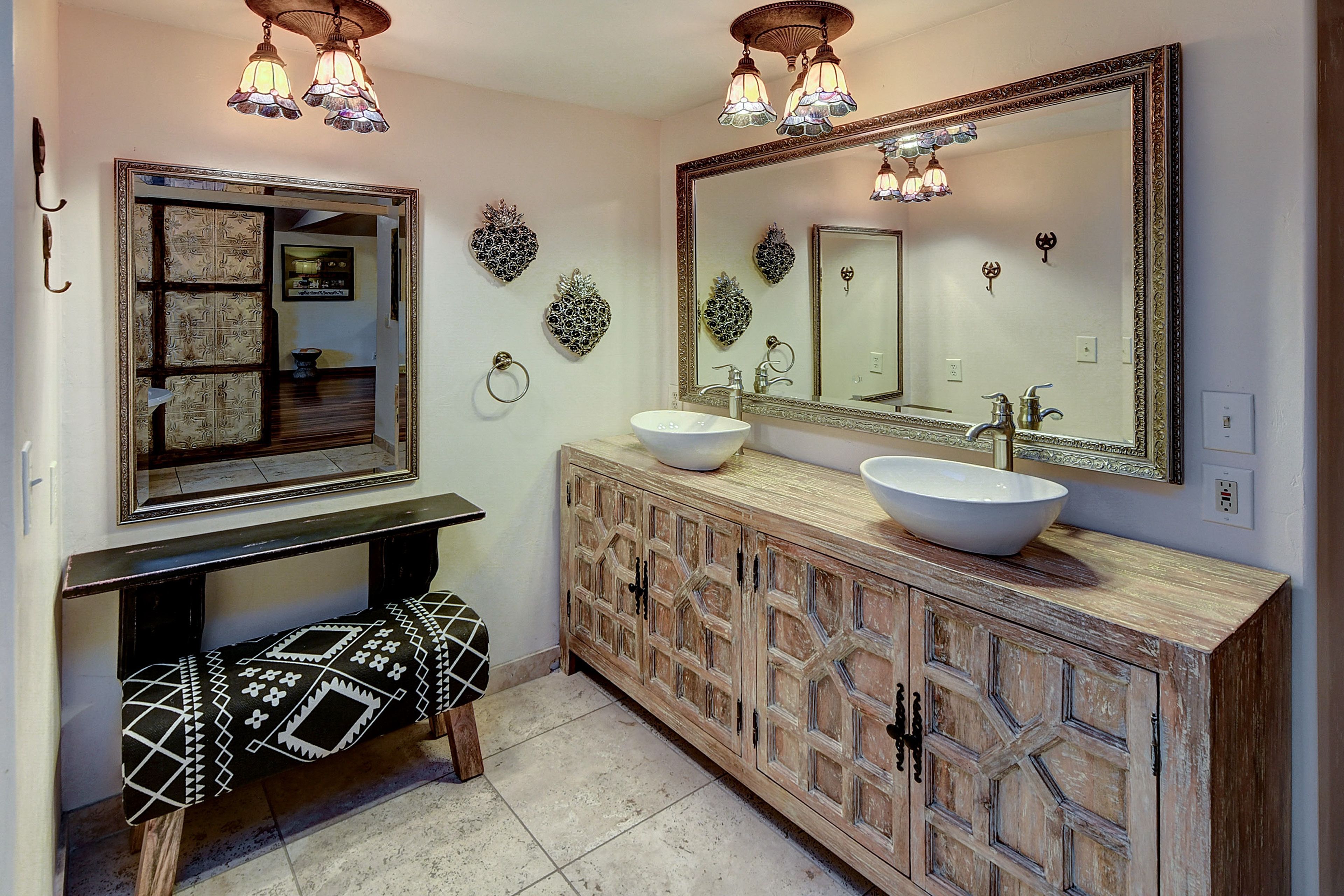 Full Bathroom 1 (via Bedroom 1)