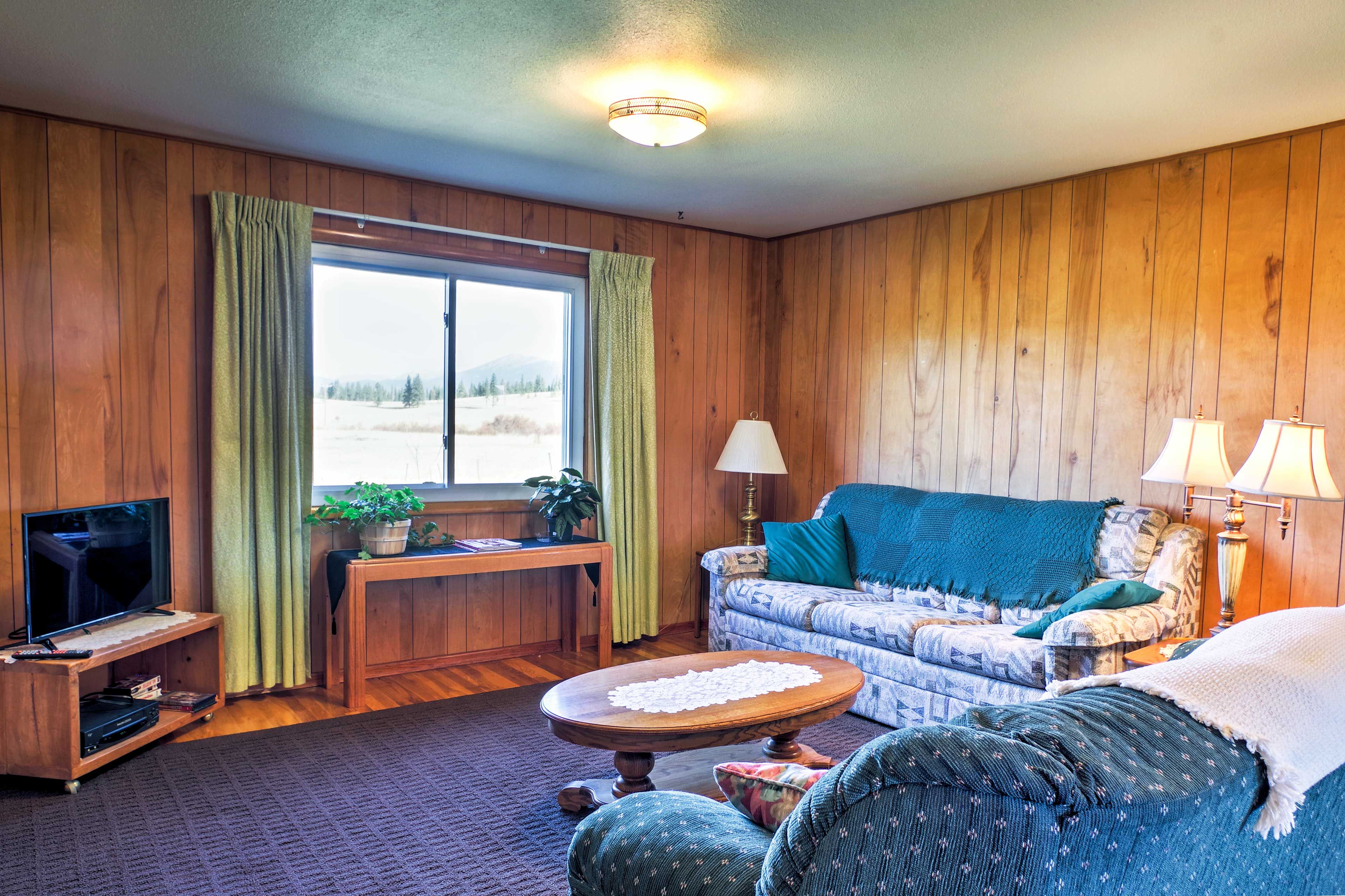 This 3-bedroom, 1 bathroom vacation rental home is centrally located  in New Meadows for all of your Idaho Mountain Adventures!
