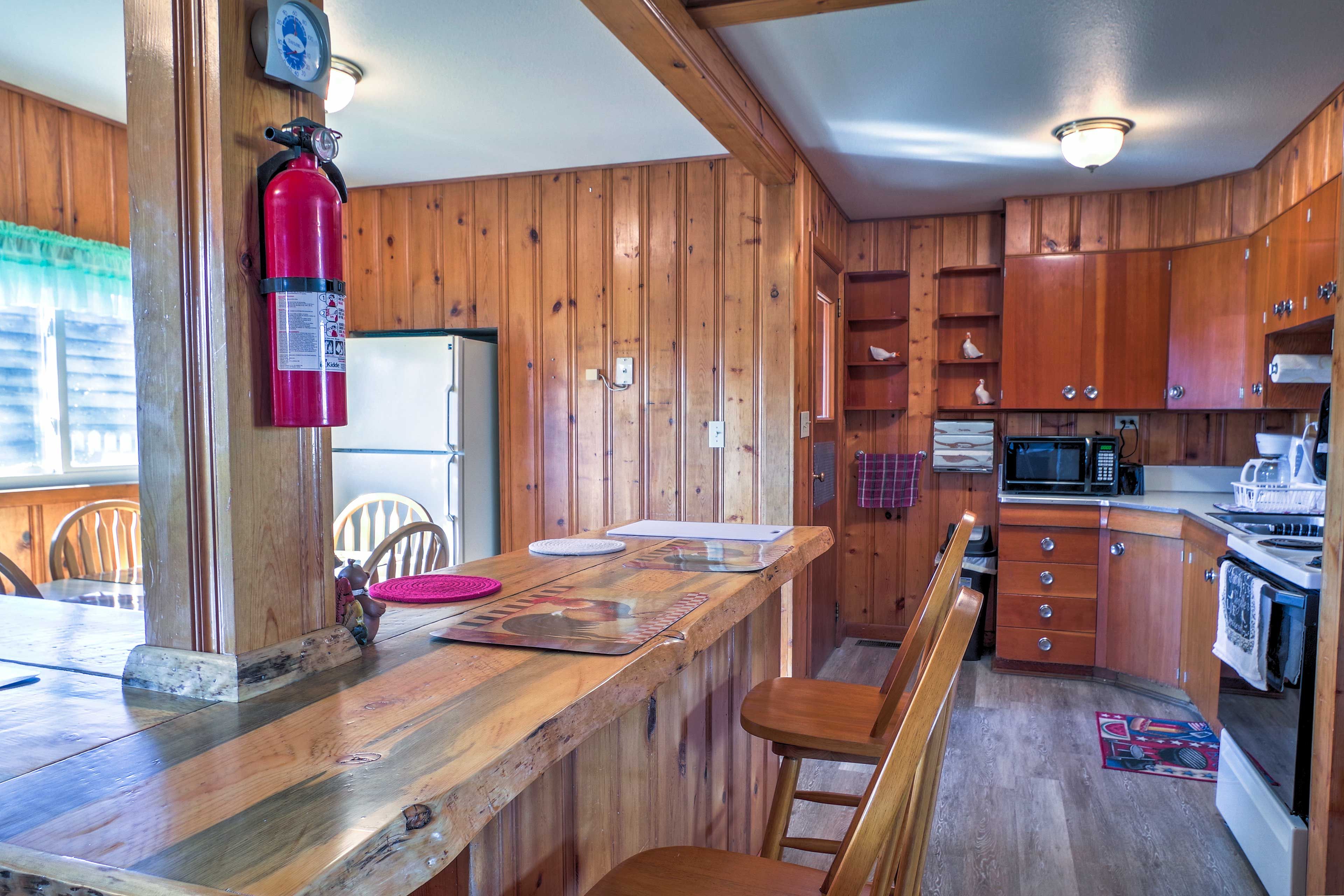 Share a delicious, home-cooked meal at this rustic breakfast bar with seating for 2.