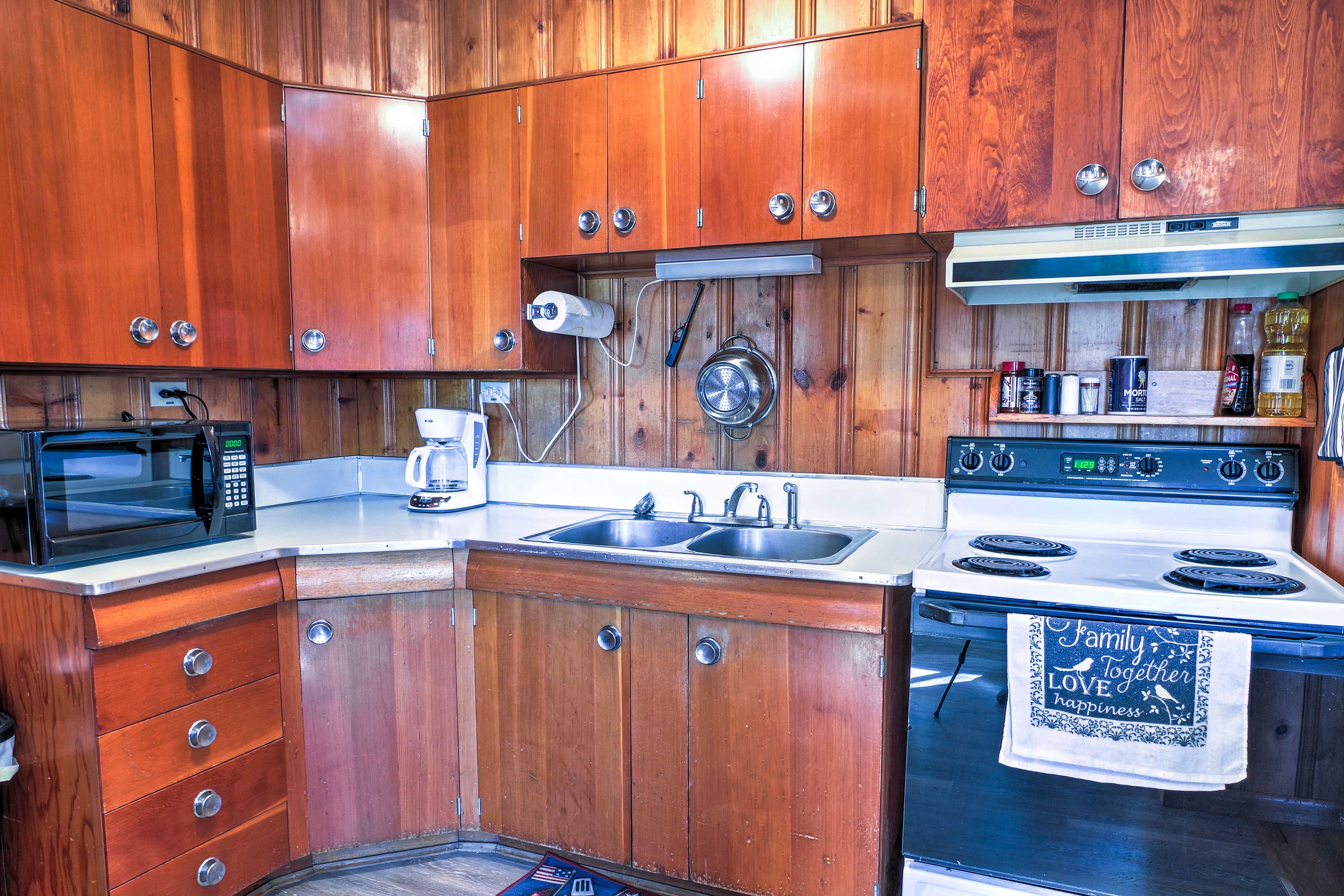 The spacious, fully equipped kitchen boasts all the luxuries of home, helping you create home-cooked cuisine for your travel companions!
