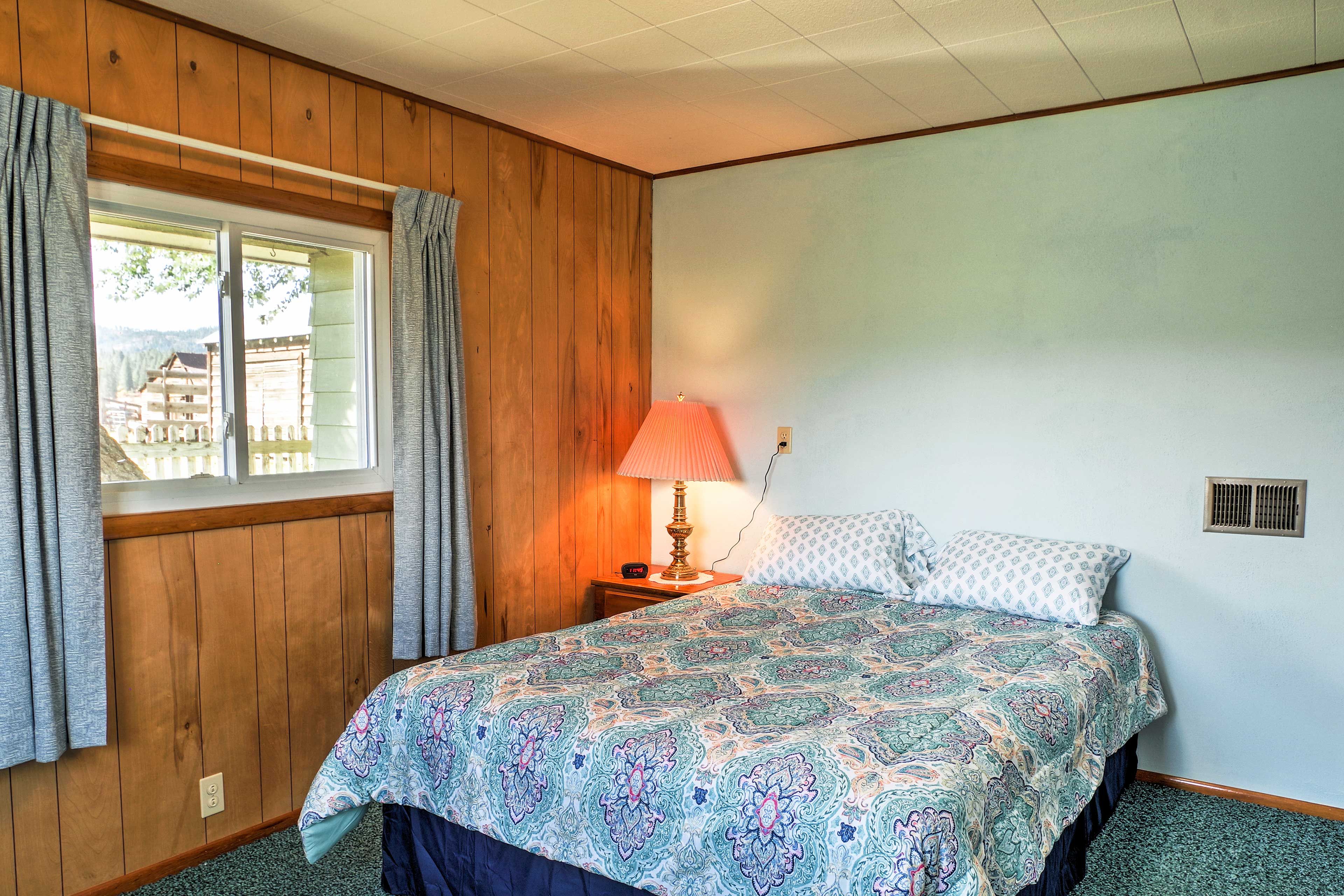 The home offers 2 queen beds and a full bed.