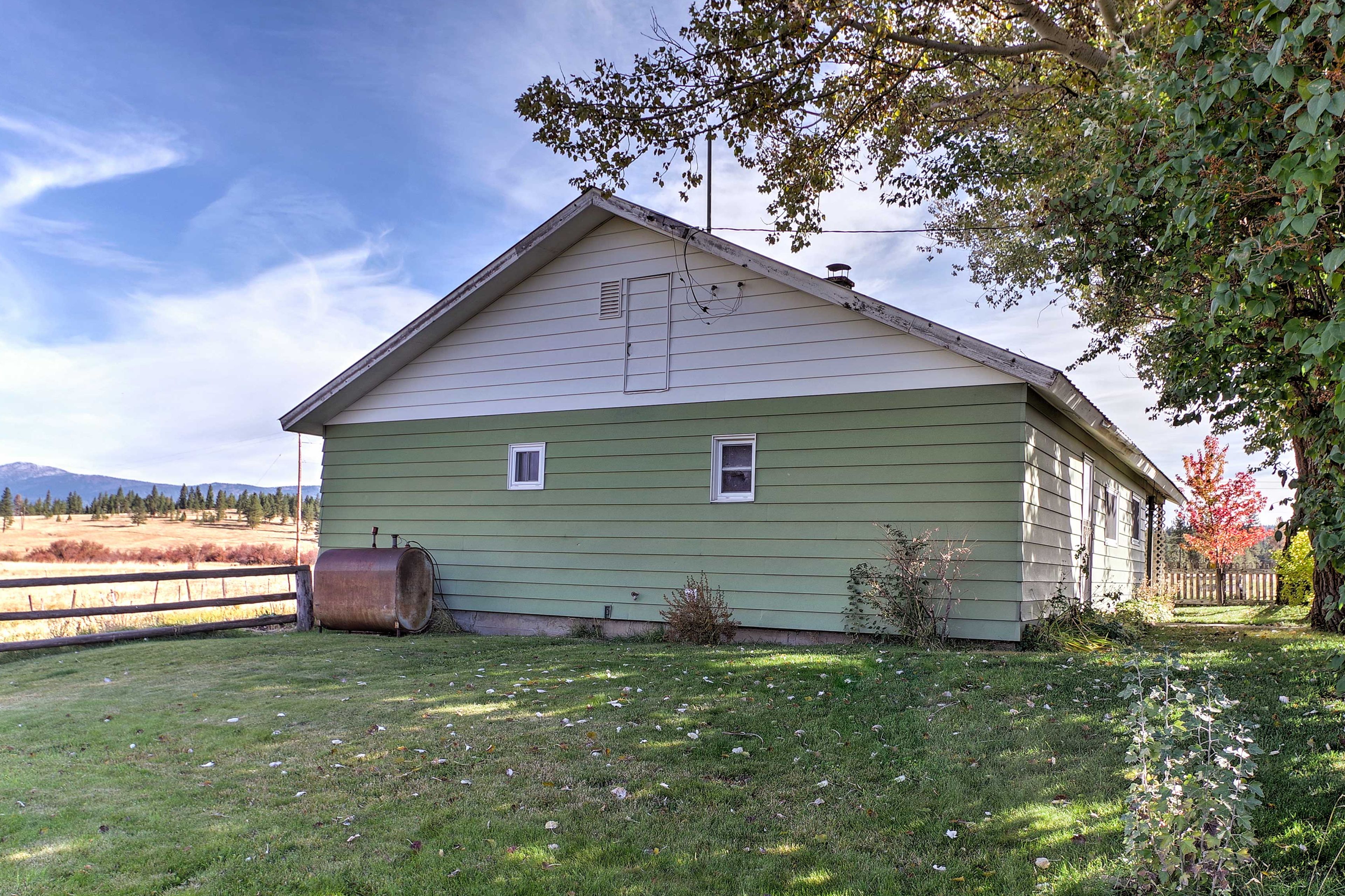 This 3-bedroom, 1 bathroom vacation rental home is centrally located  in New Meadows for all of your Idaho Mountain Adventures!