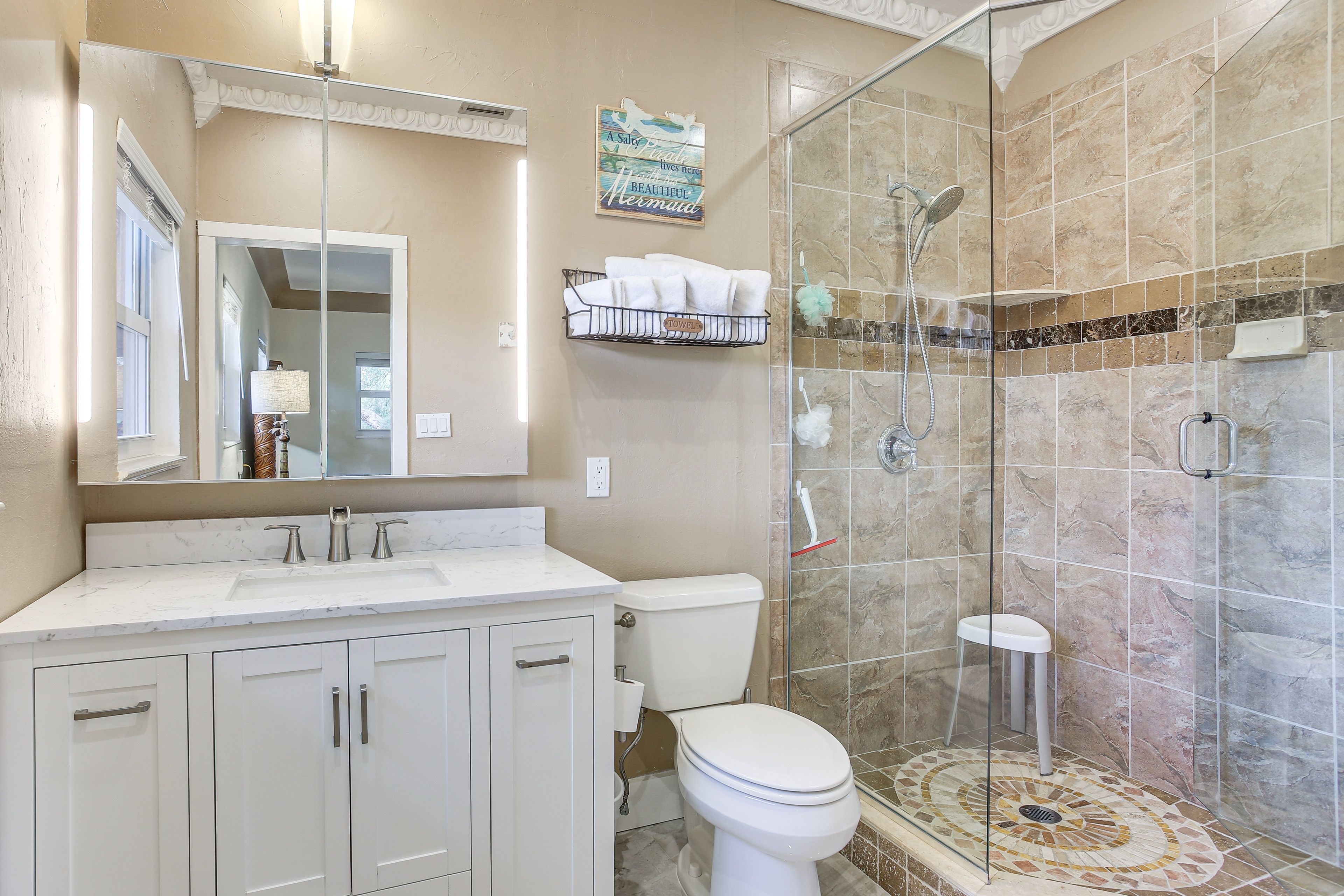 En-Suite Bathroom | Towels Provided
