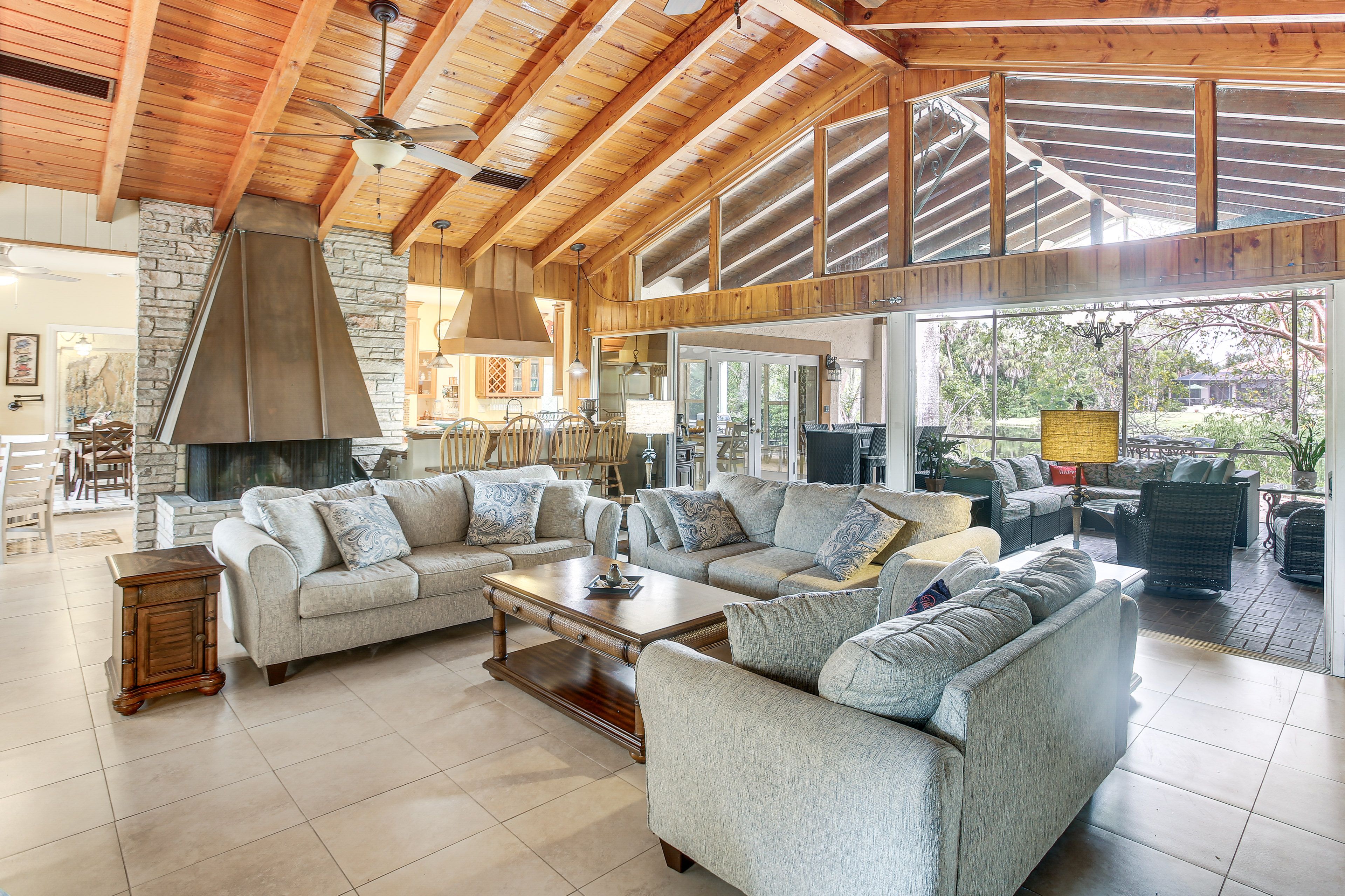 Living Room | Free WiFi | Smart TVs