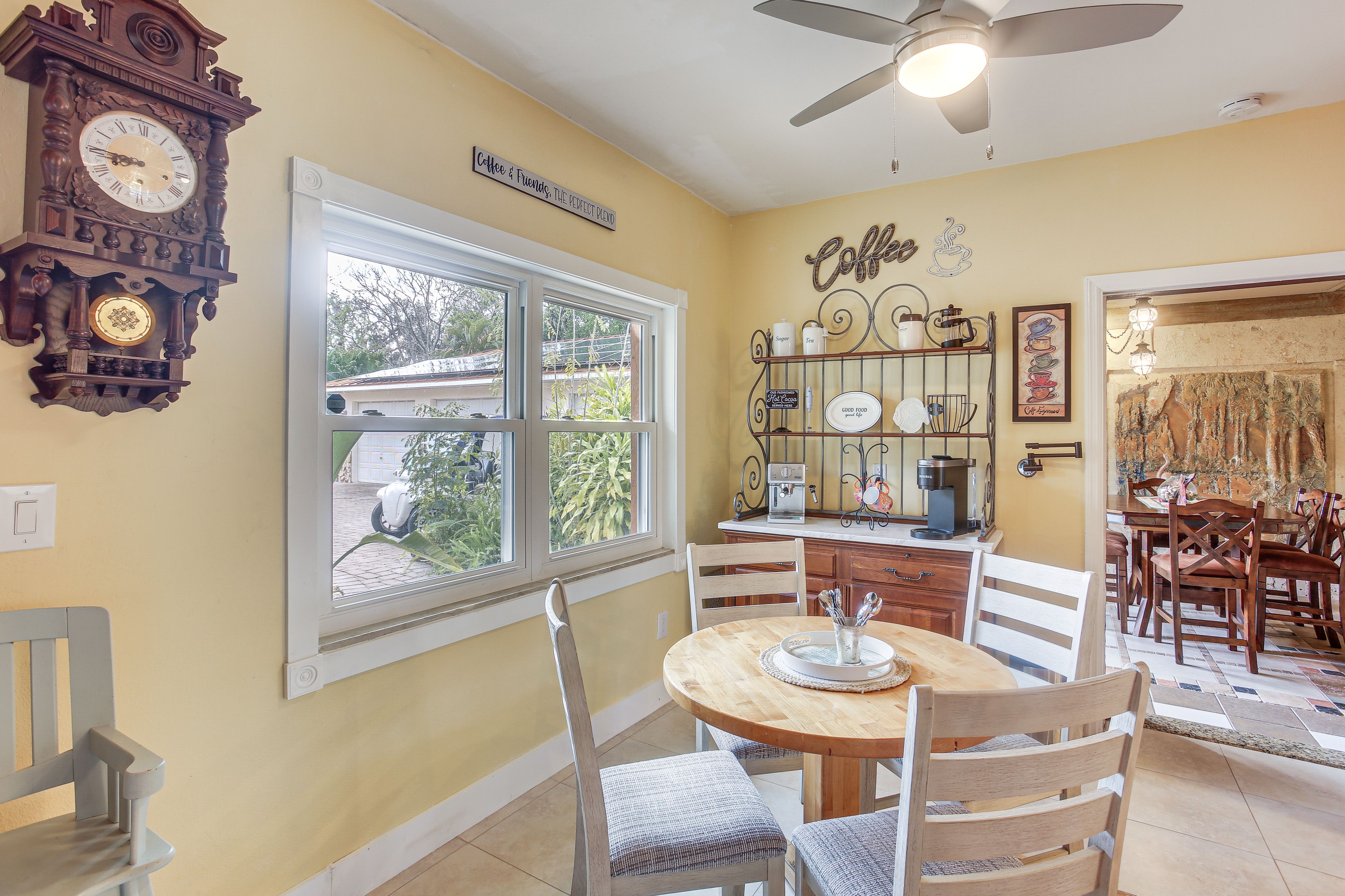 Dining Area | Dishes & Flatware Provided