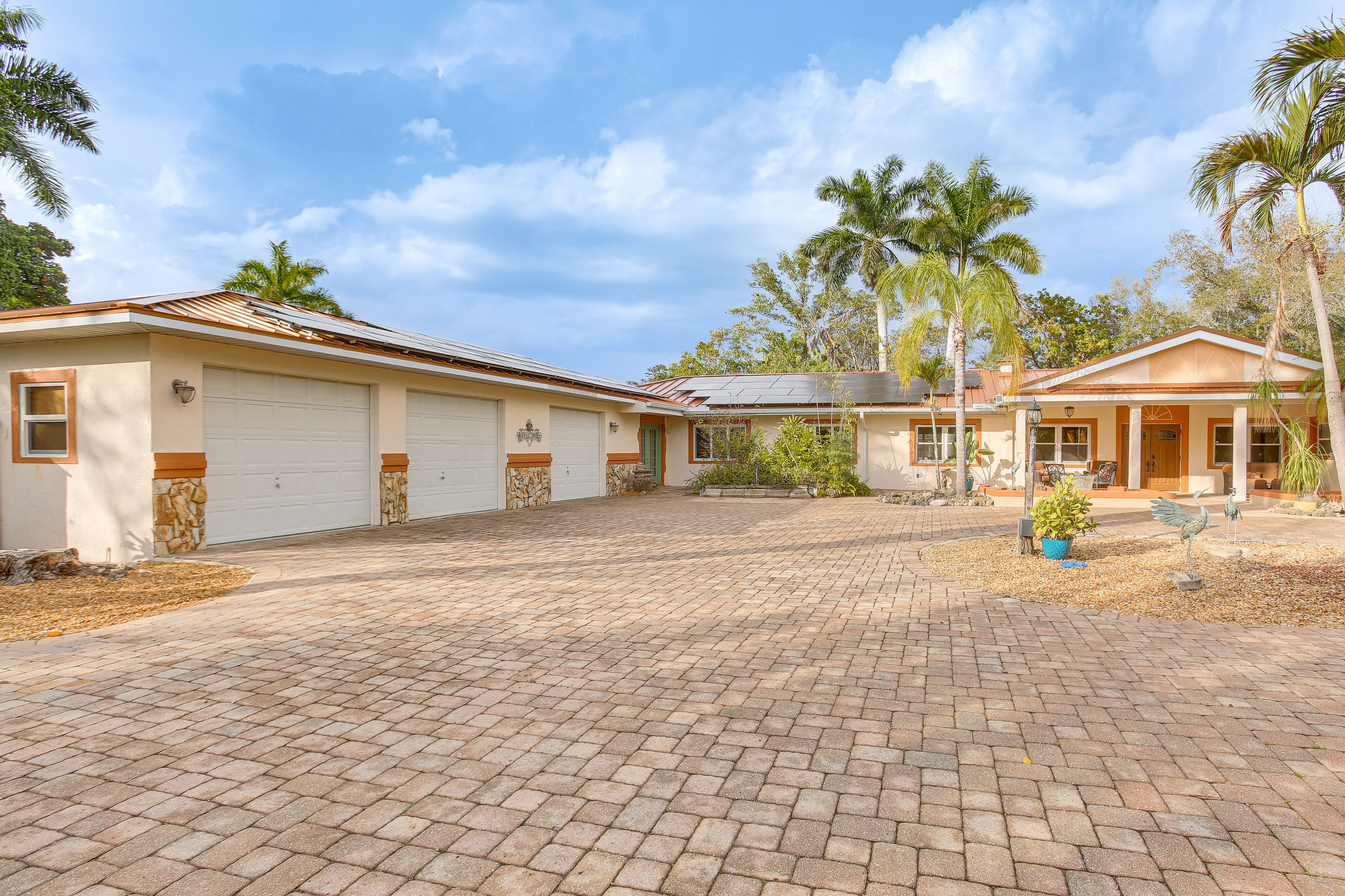 Exterior | Driveway Parking (6 Vehicles)