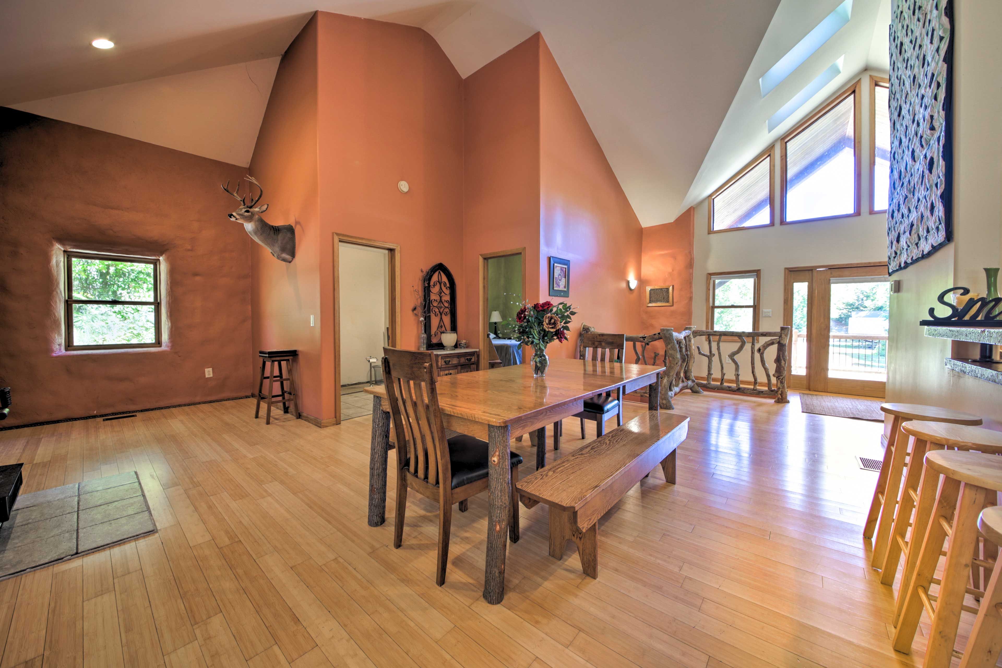 Dining Area | Banquet-Style Table | Breakfast Bar Seating