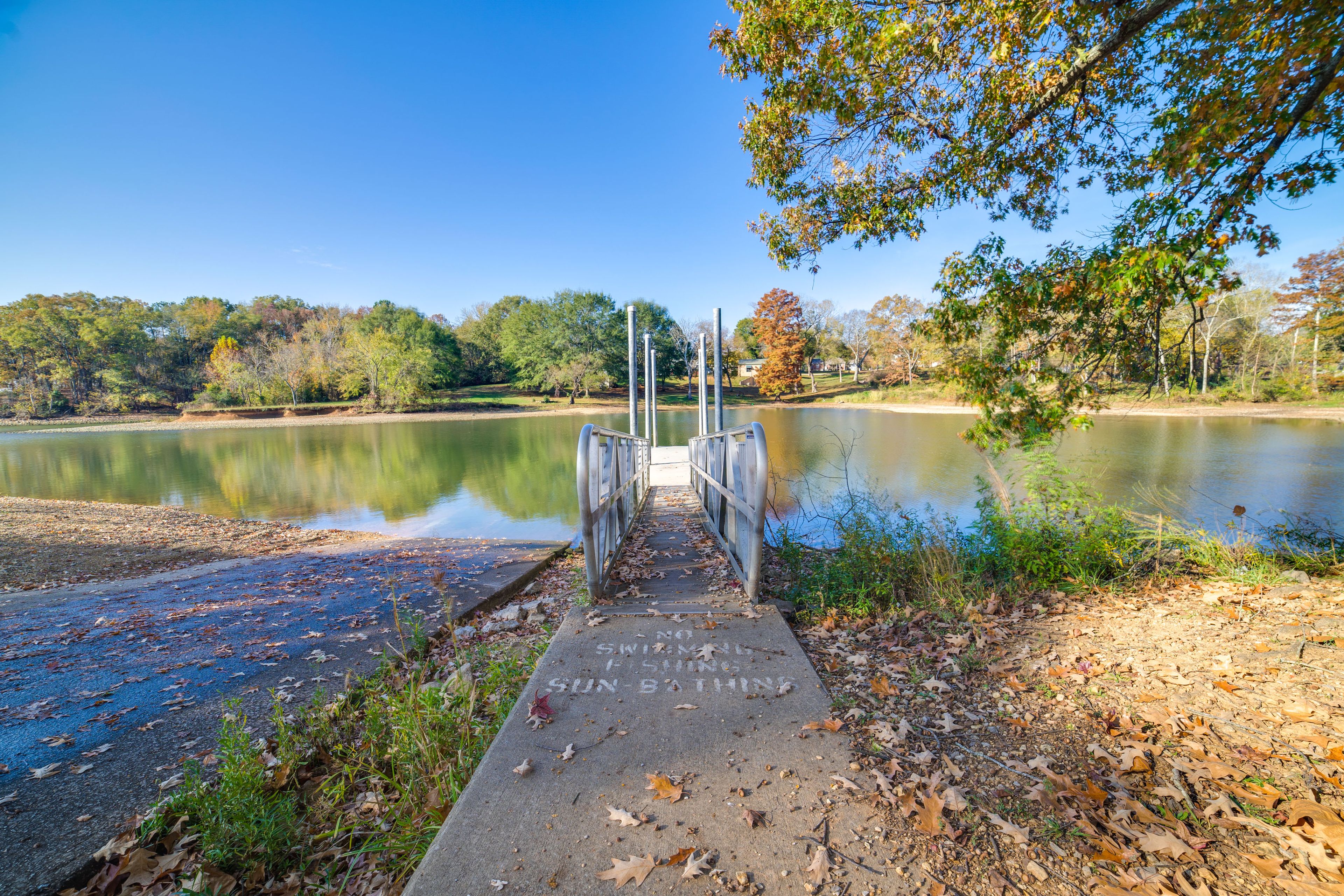Walk to Pickwick Lake