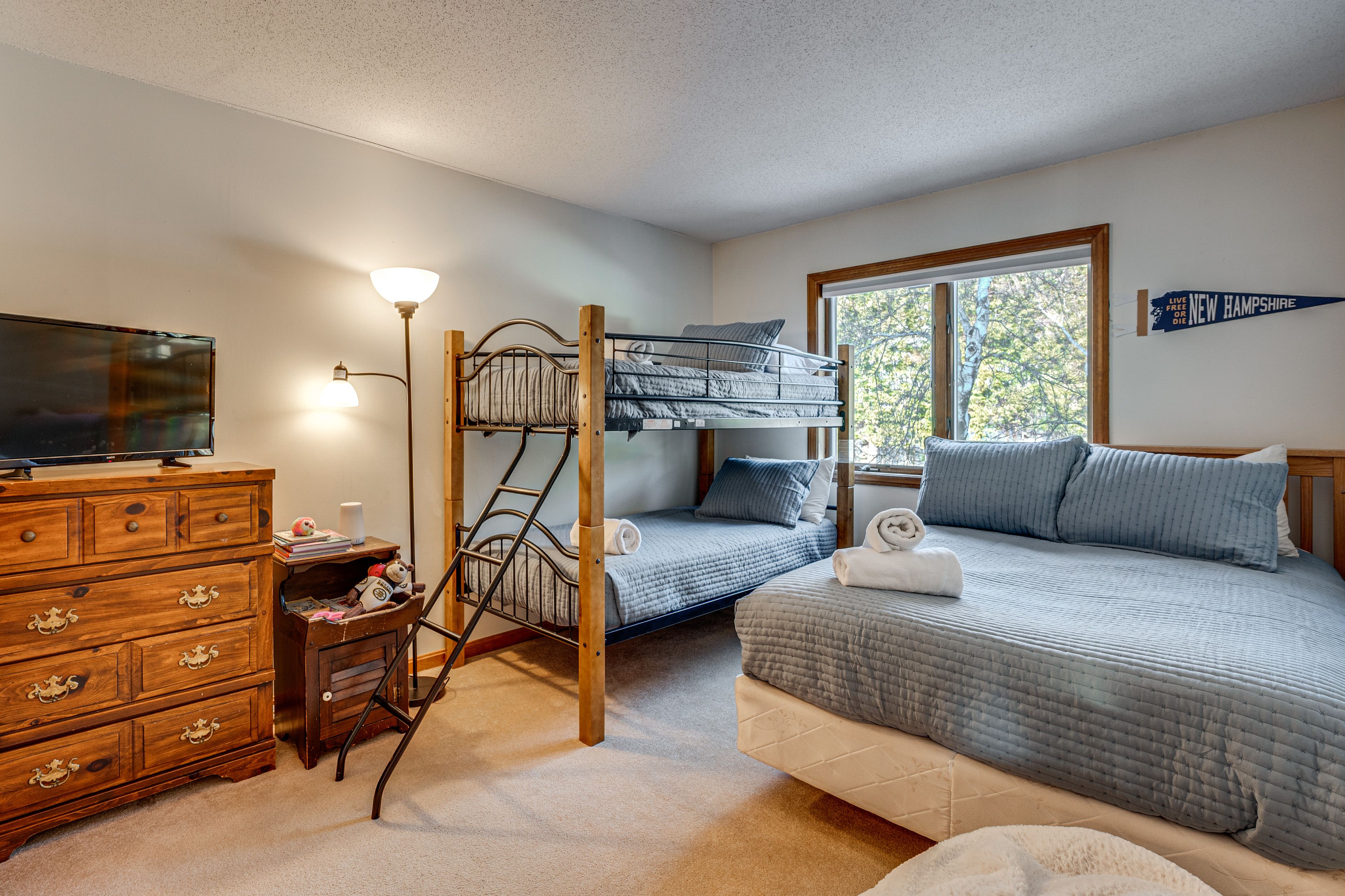 Bedroom 3 | Twin Bunk Bed | Full Bed