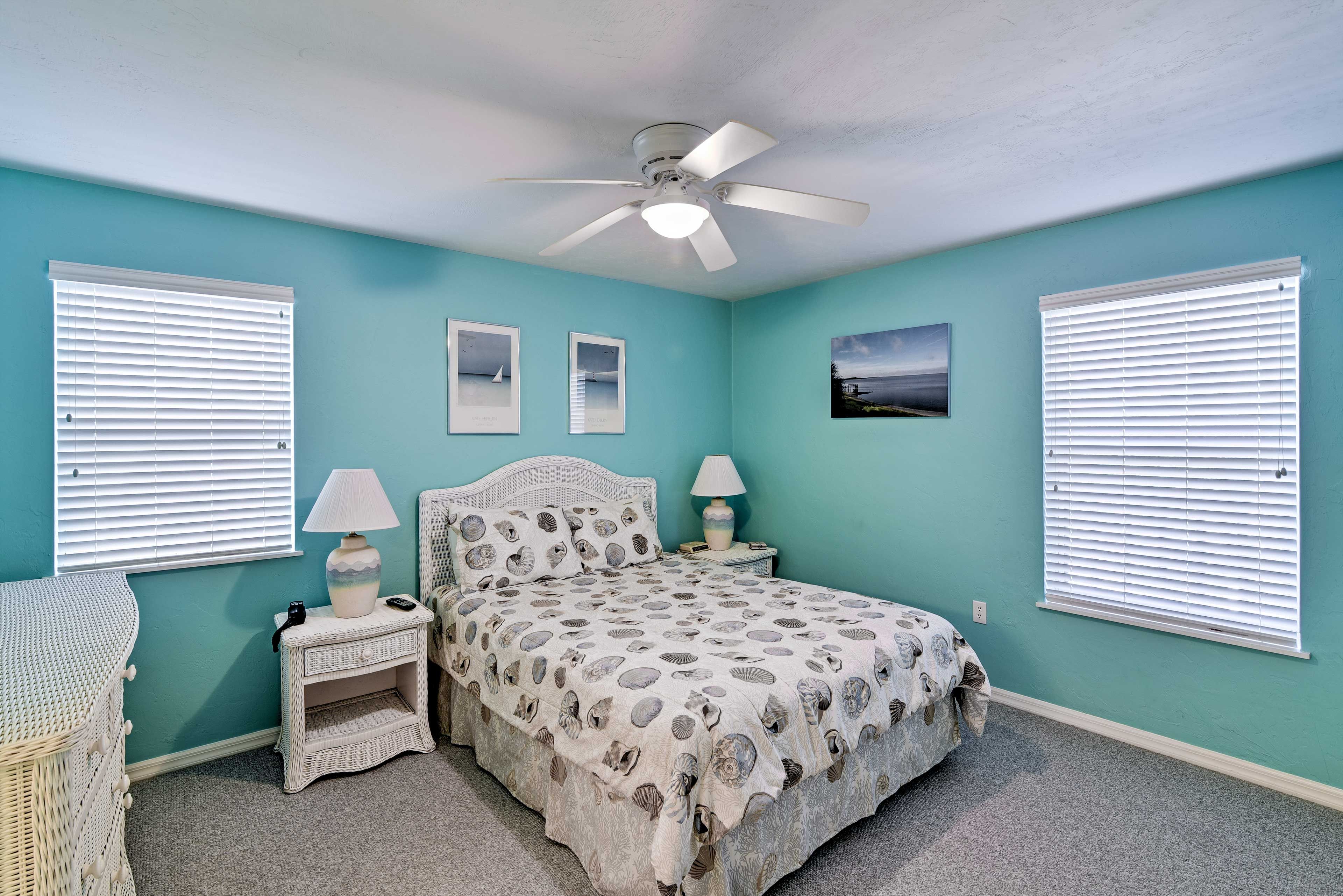 Bedroom 1 | Queen Bed