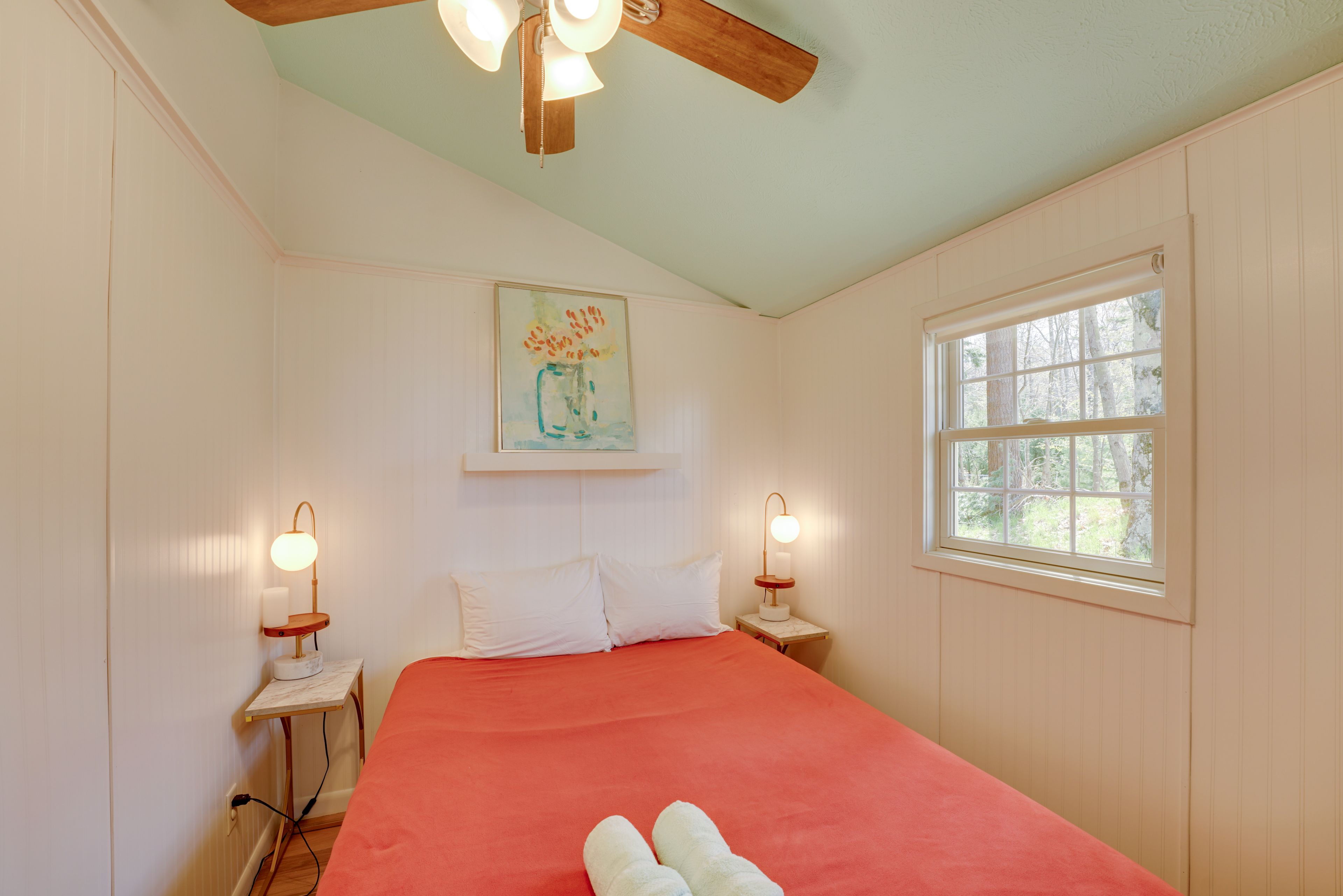 Bedroom 1 | Queen Bed | Linens Provided