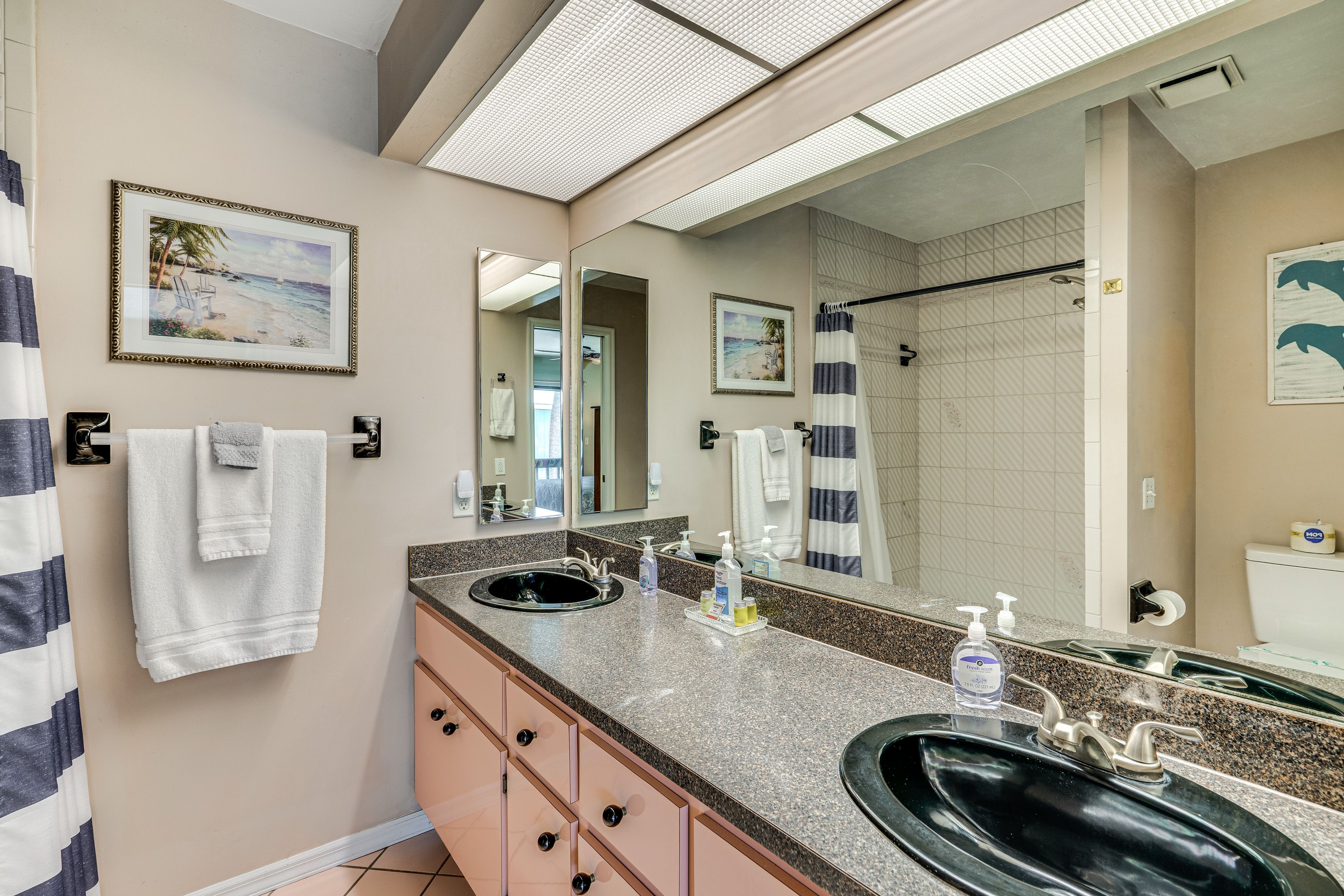 En-Suite Bathroom | Towels Provided