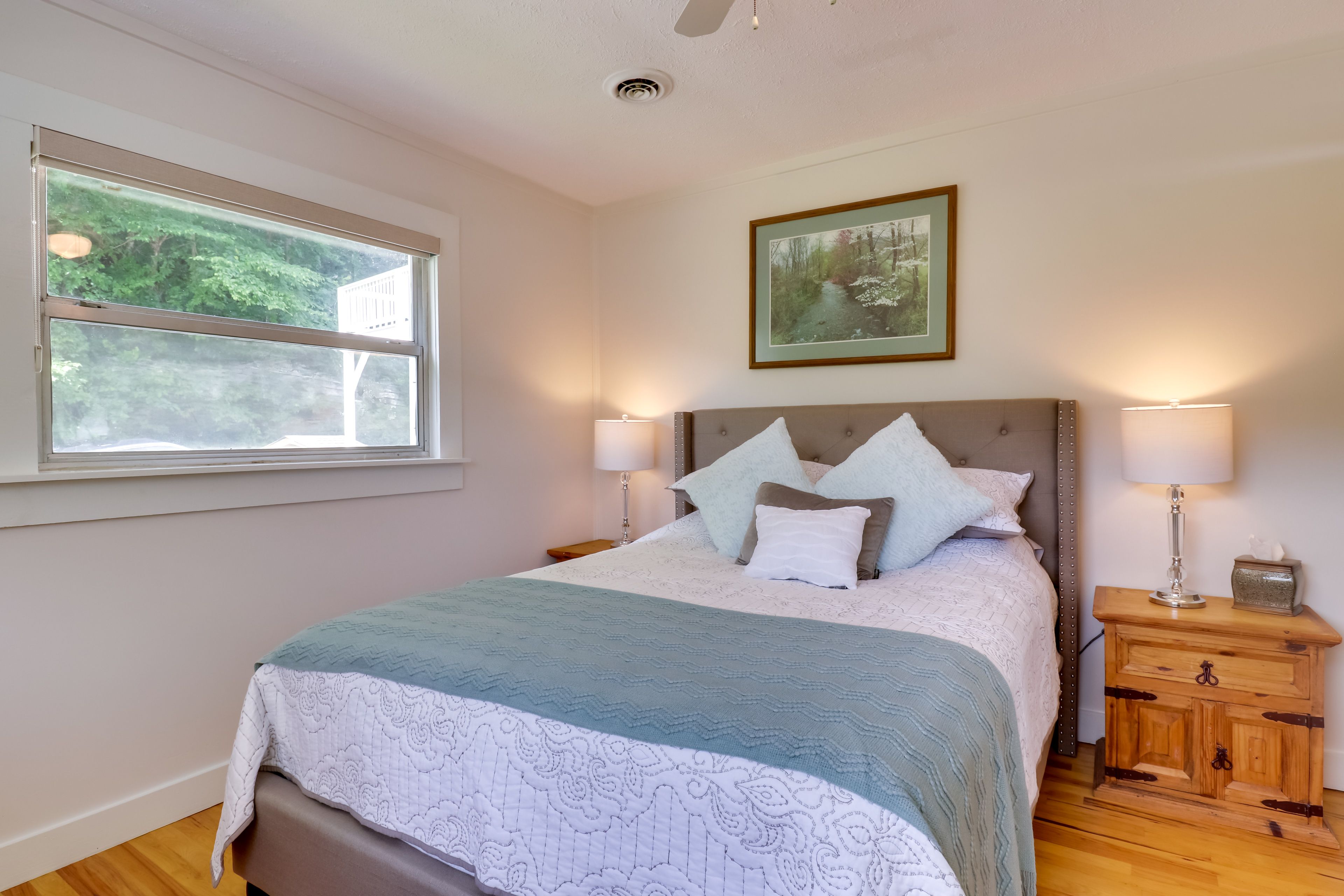 Bedroom 1 | Queen Bed | Main Floor