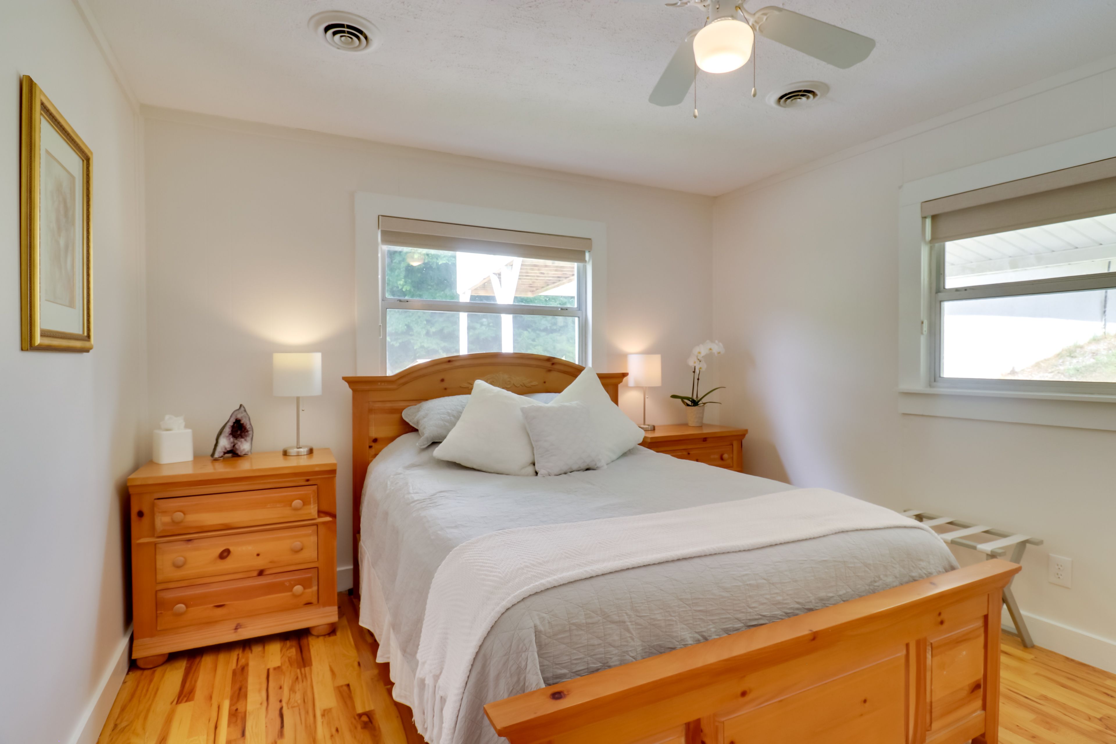 Bedroom 2 | Queen Bed | Main Floor