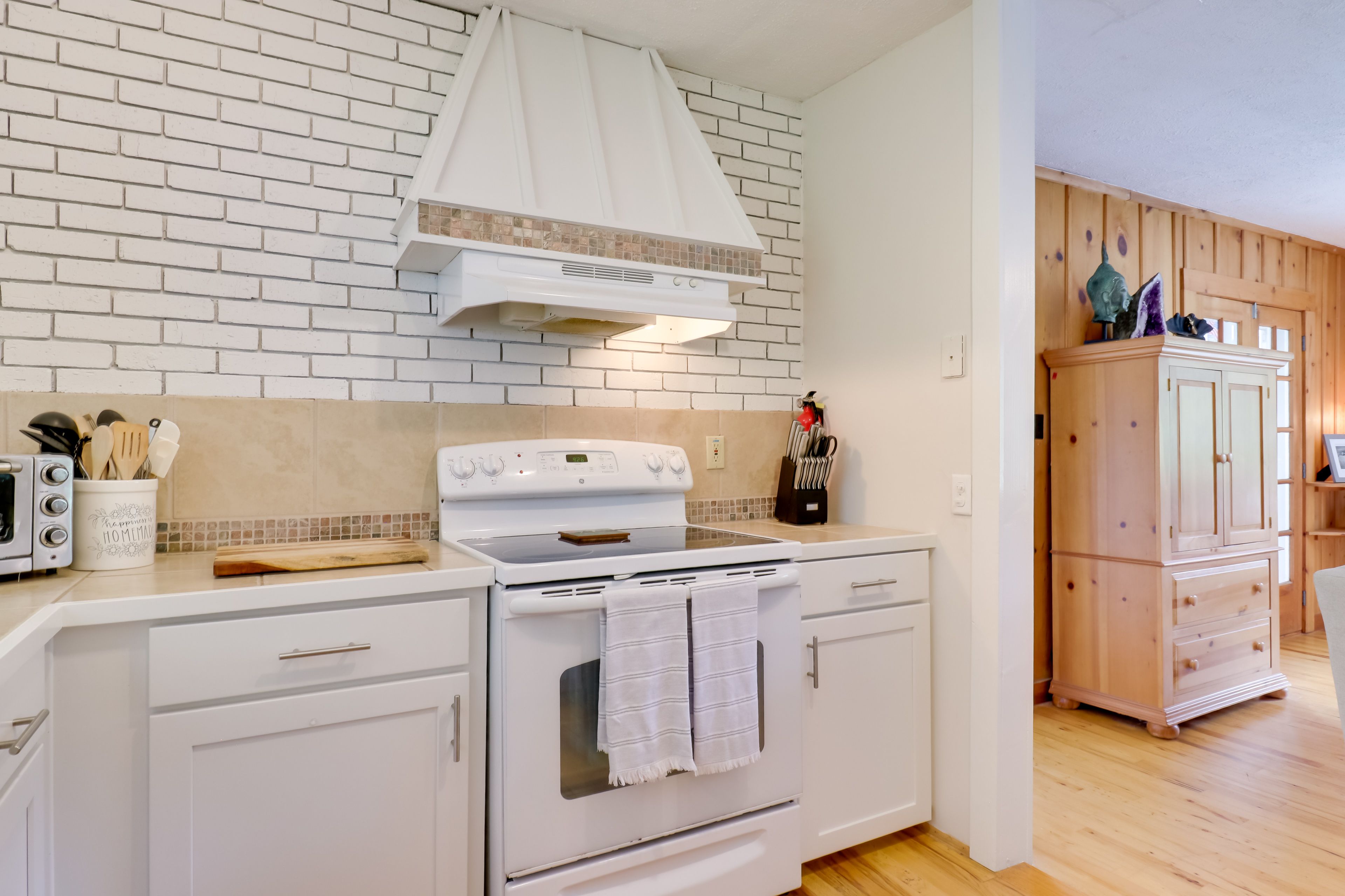 Kitchen | Fully Equipped | Cooking Basics Provided