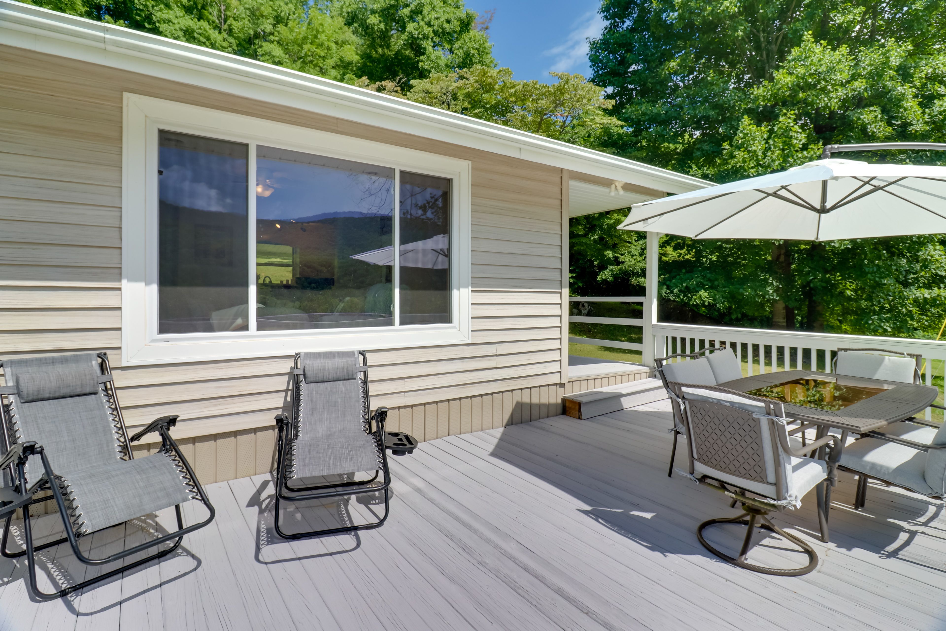 Furnished Deck | Mount Pisgah Views