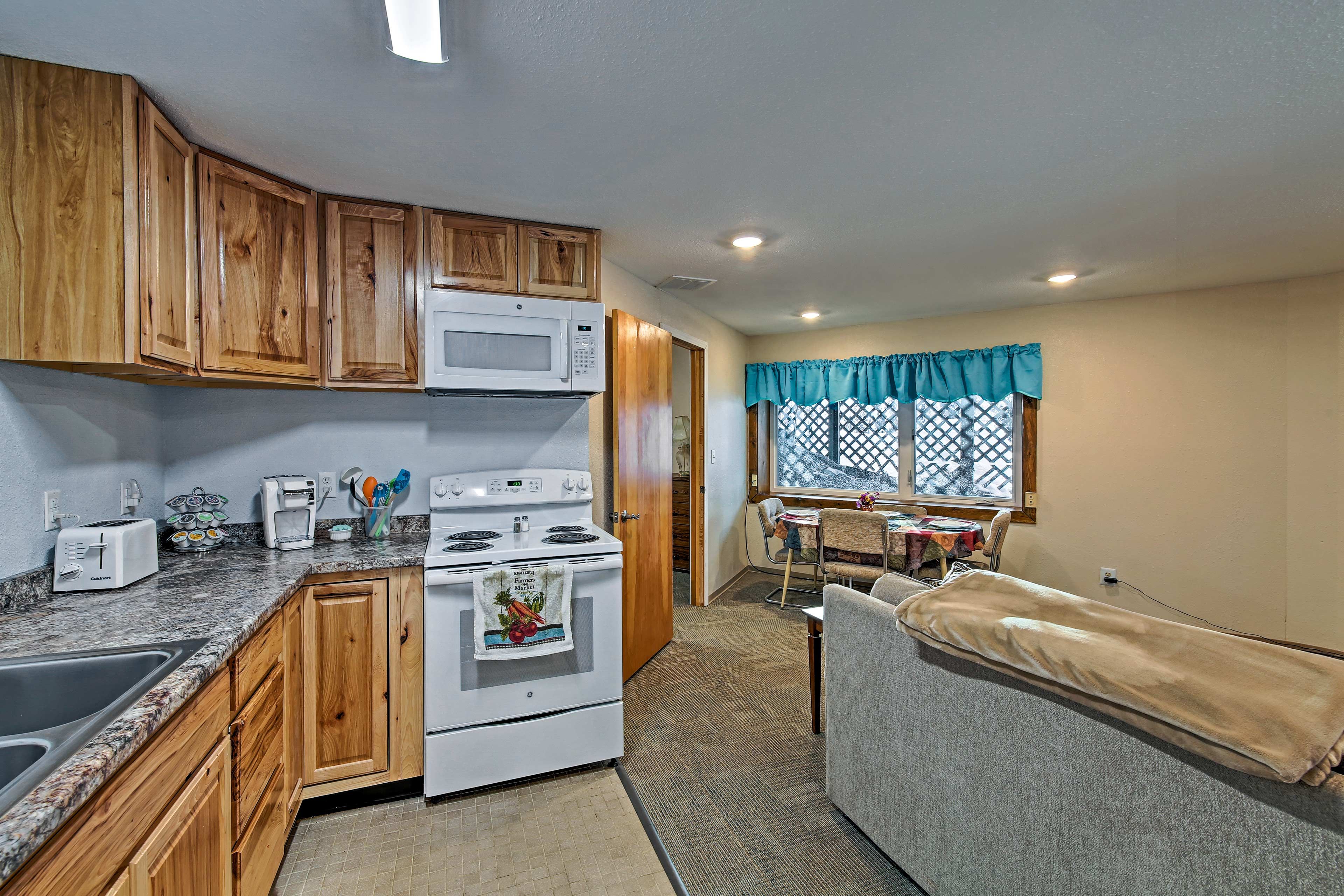 Try out your favorite recipes in the well-equipped kitchen.