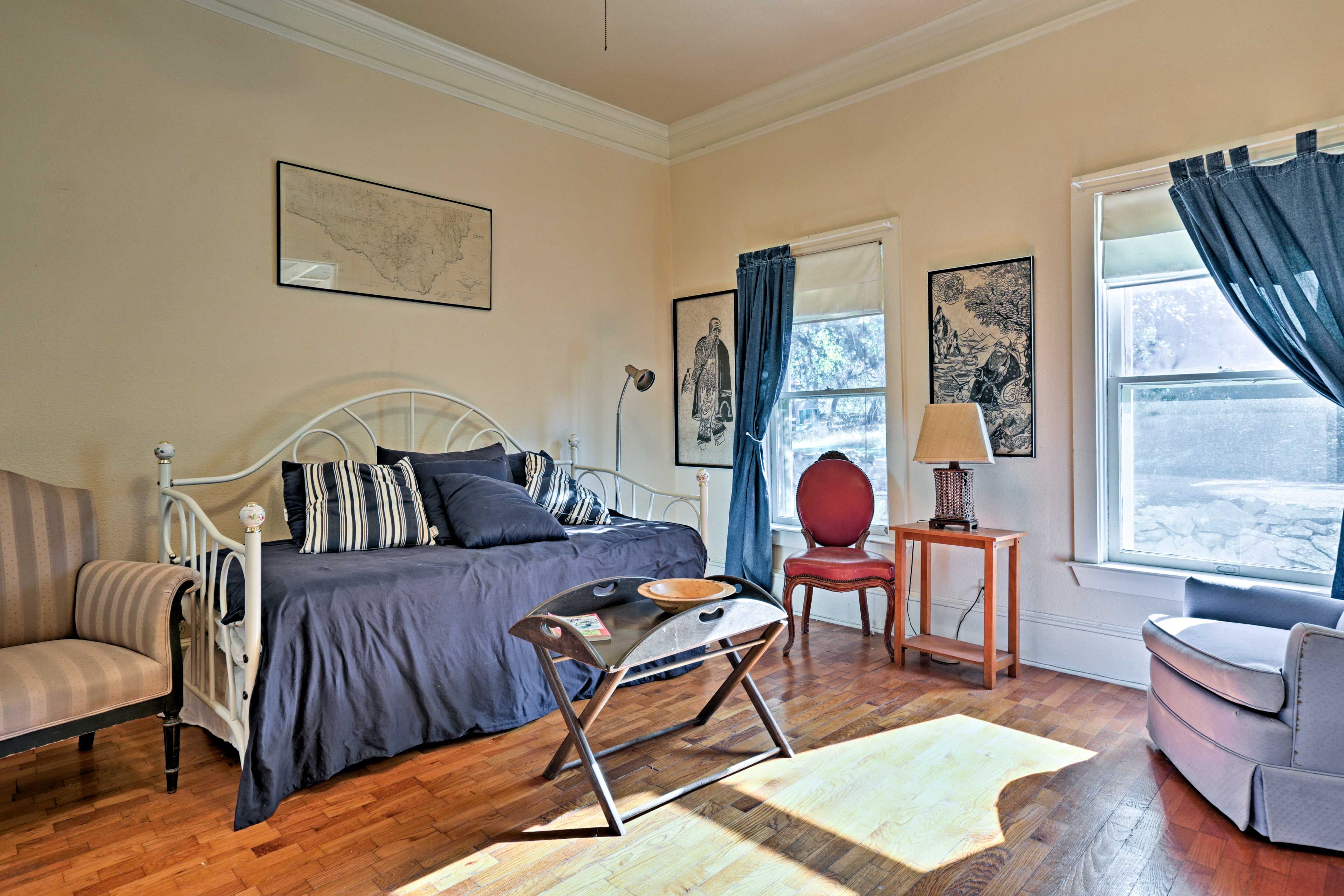 Let the kids cozy up each night on the twin bed and trundle in the living area.