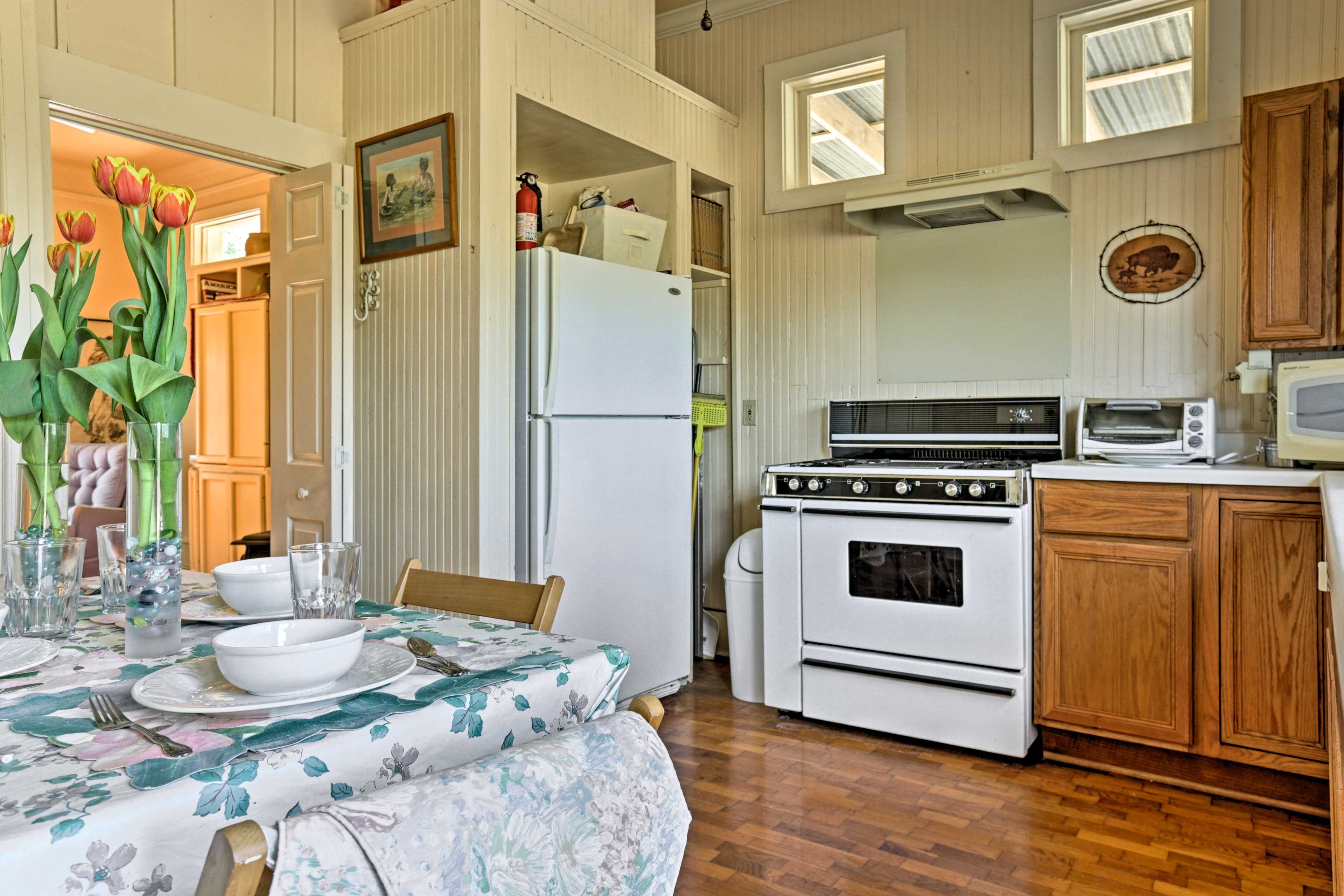 Easily serve your meals from the kitchen to the table.