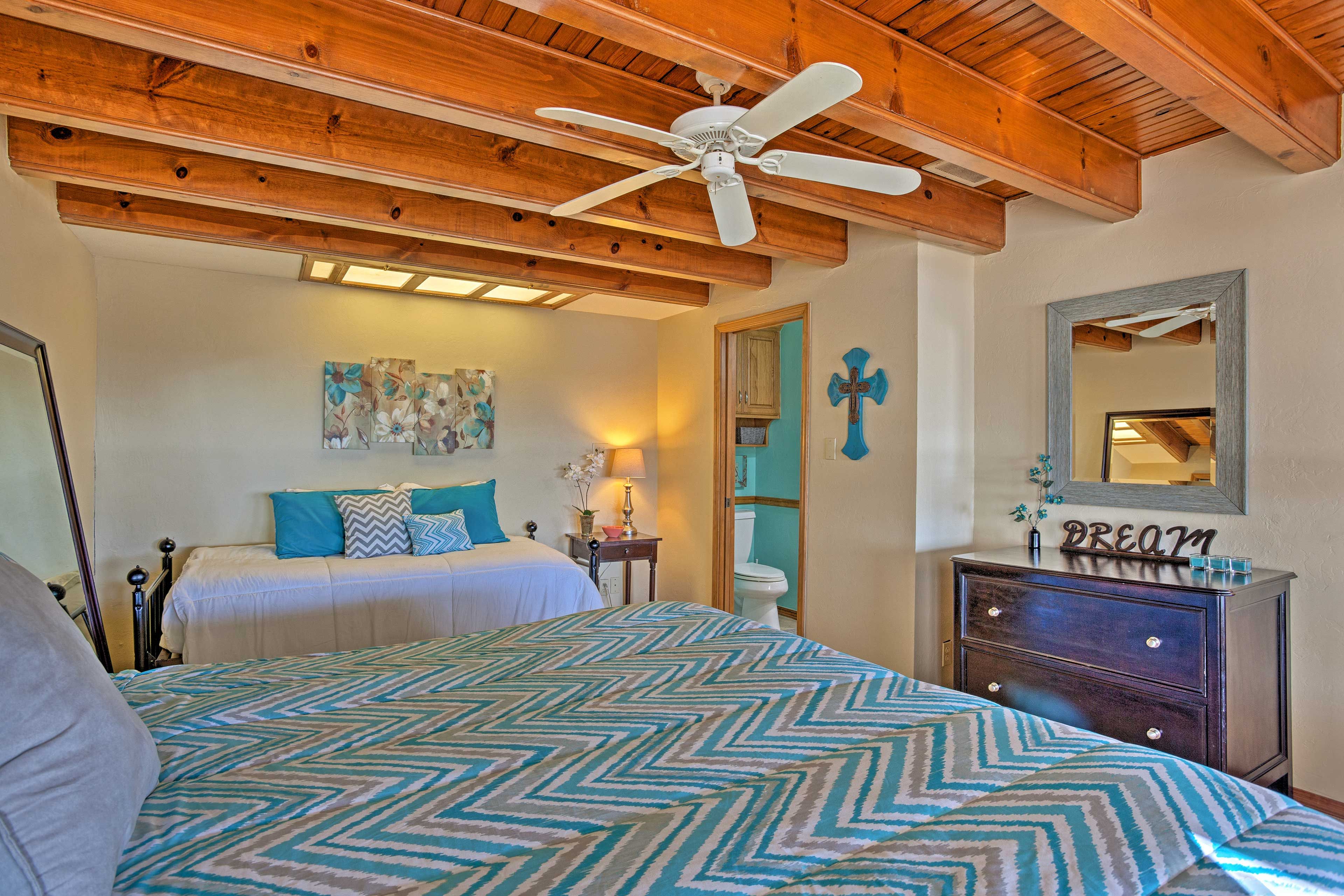 A king bed, twin bed, and twin trundle bed are available in this bedroom.