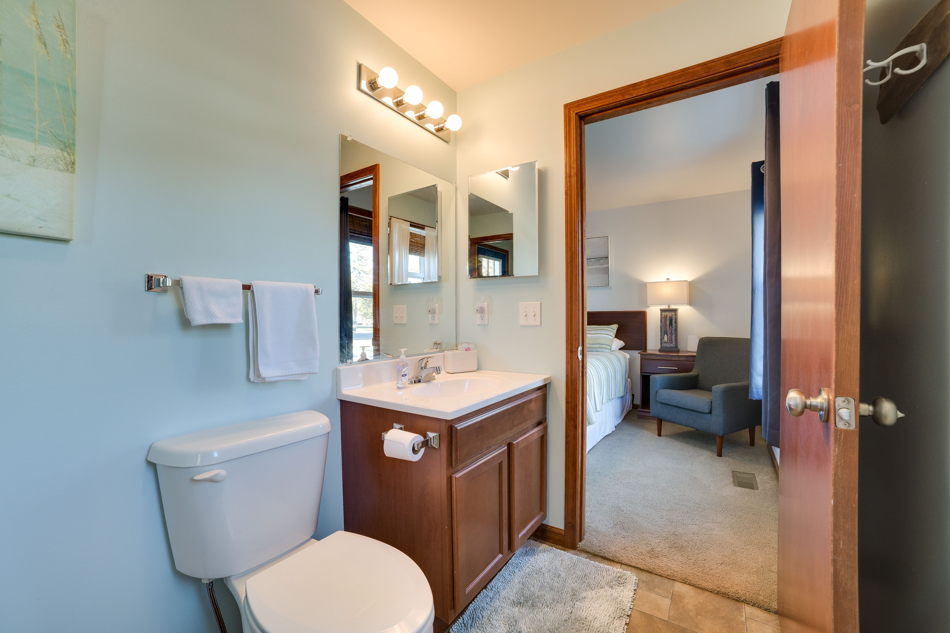 En-Suite Half Bathroom | Towels/Linens | Complimentary Toiletries