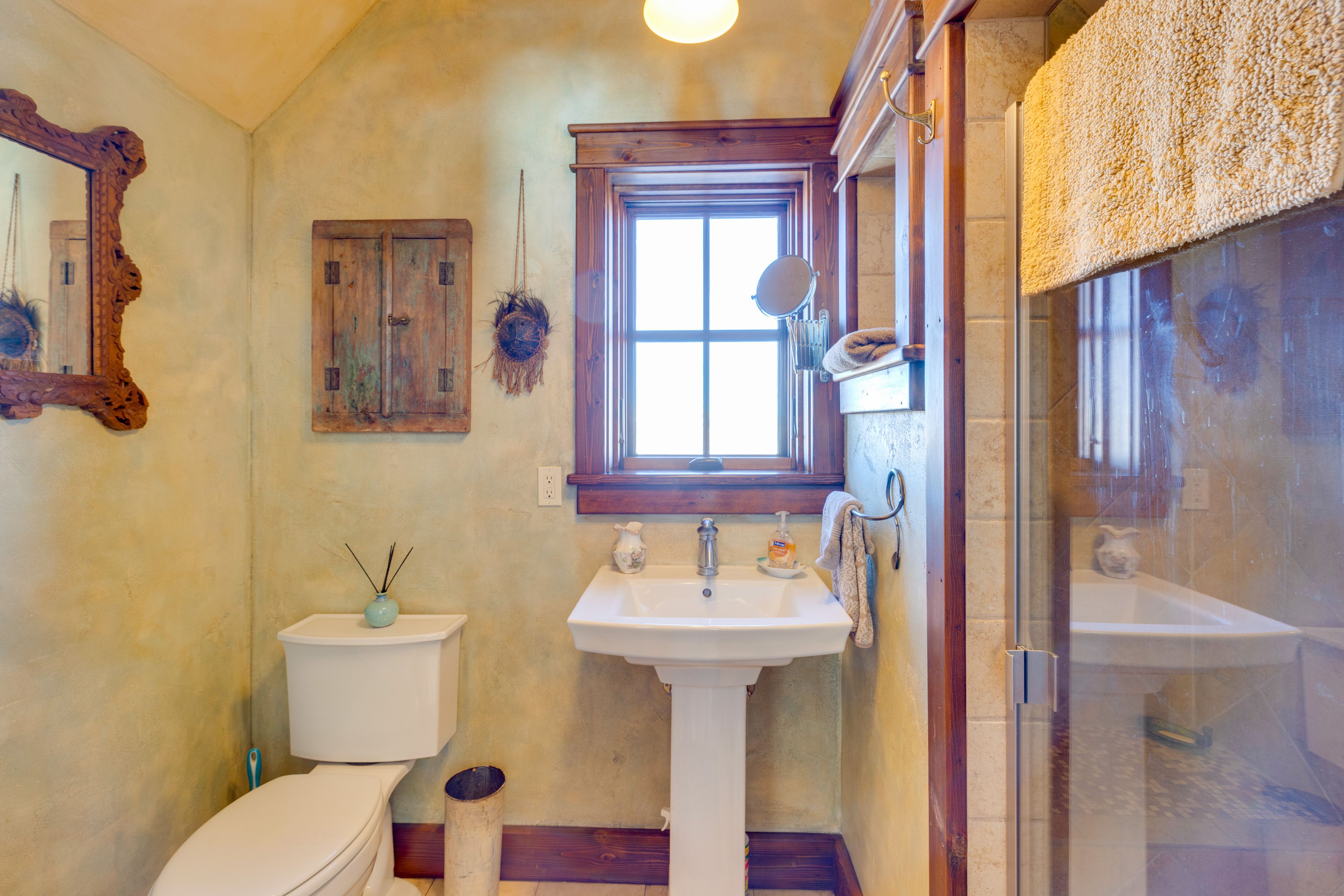 Full Bathroom | 2nd Floor
