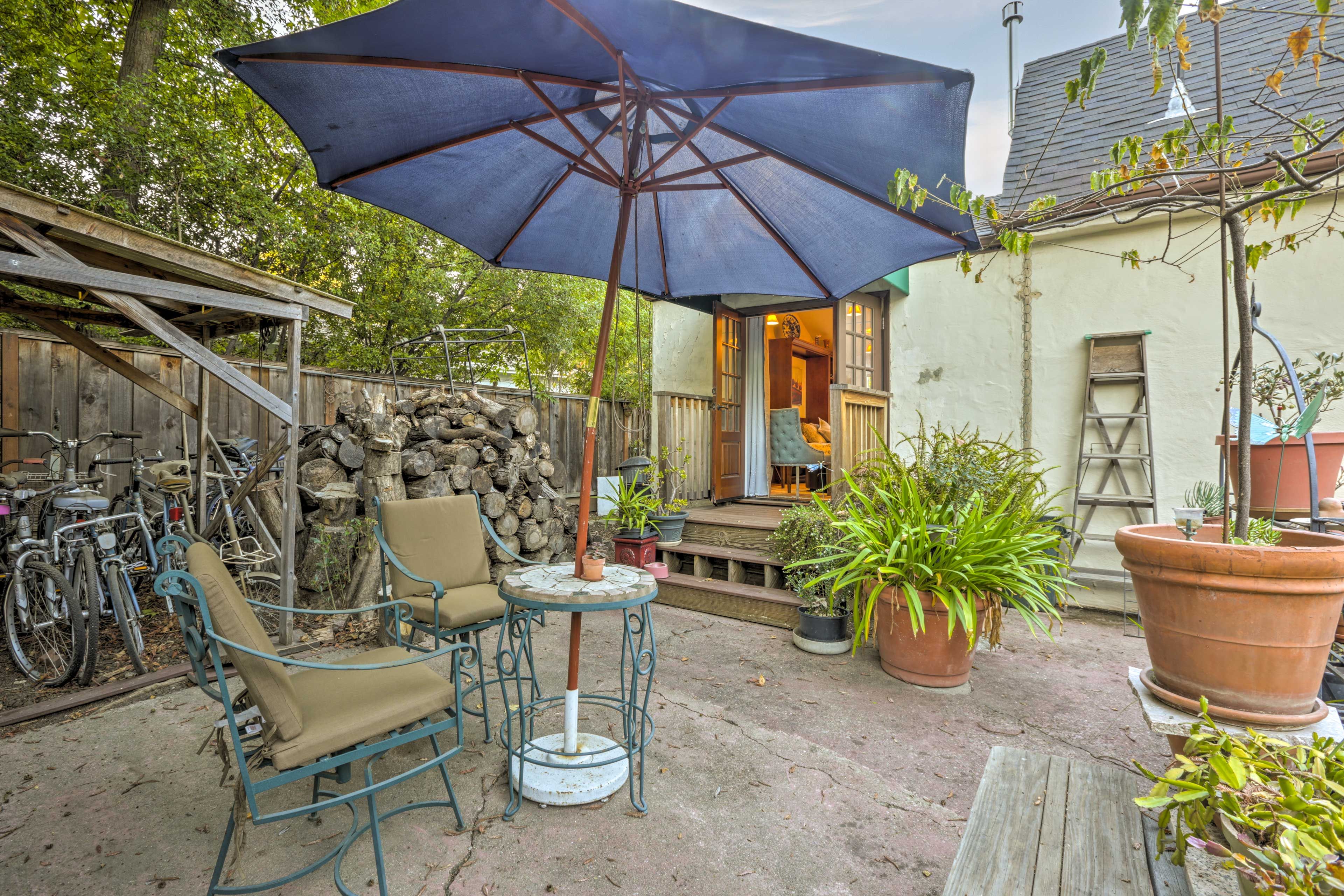 Private Patio w/ Charcoal Grill