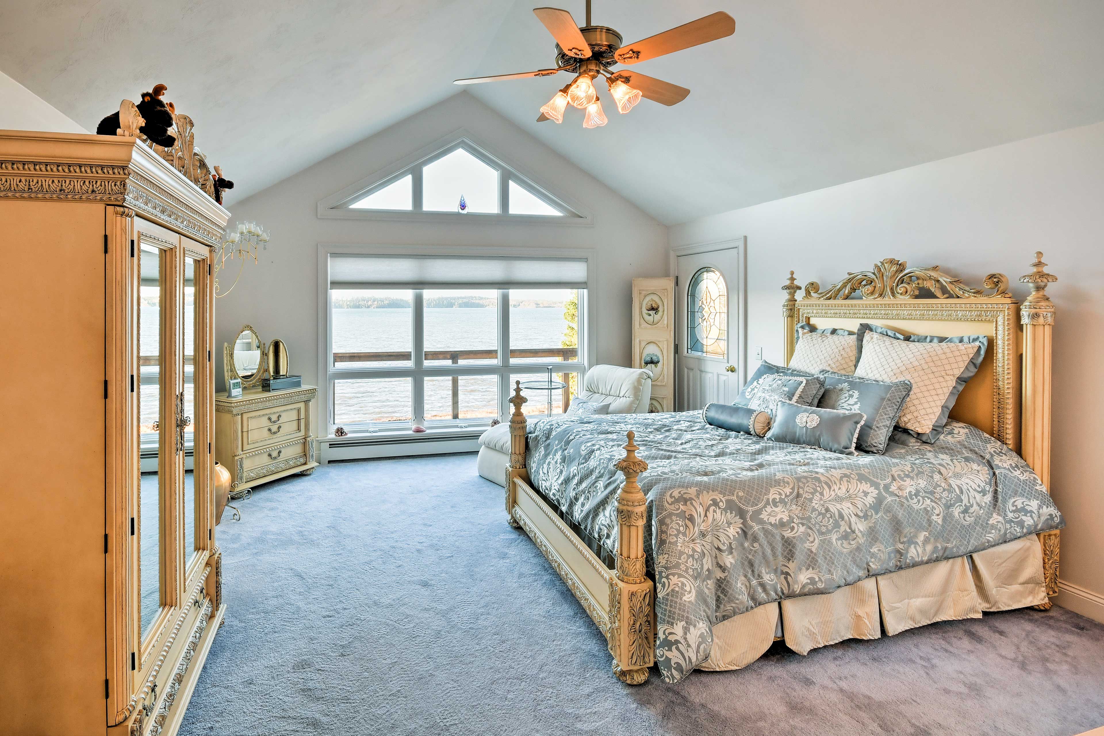 Bedroom 1 | Queen Bed