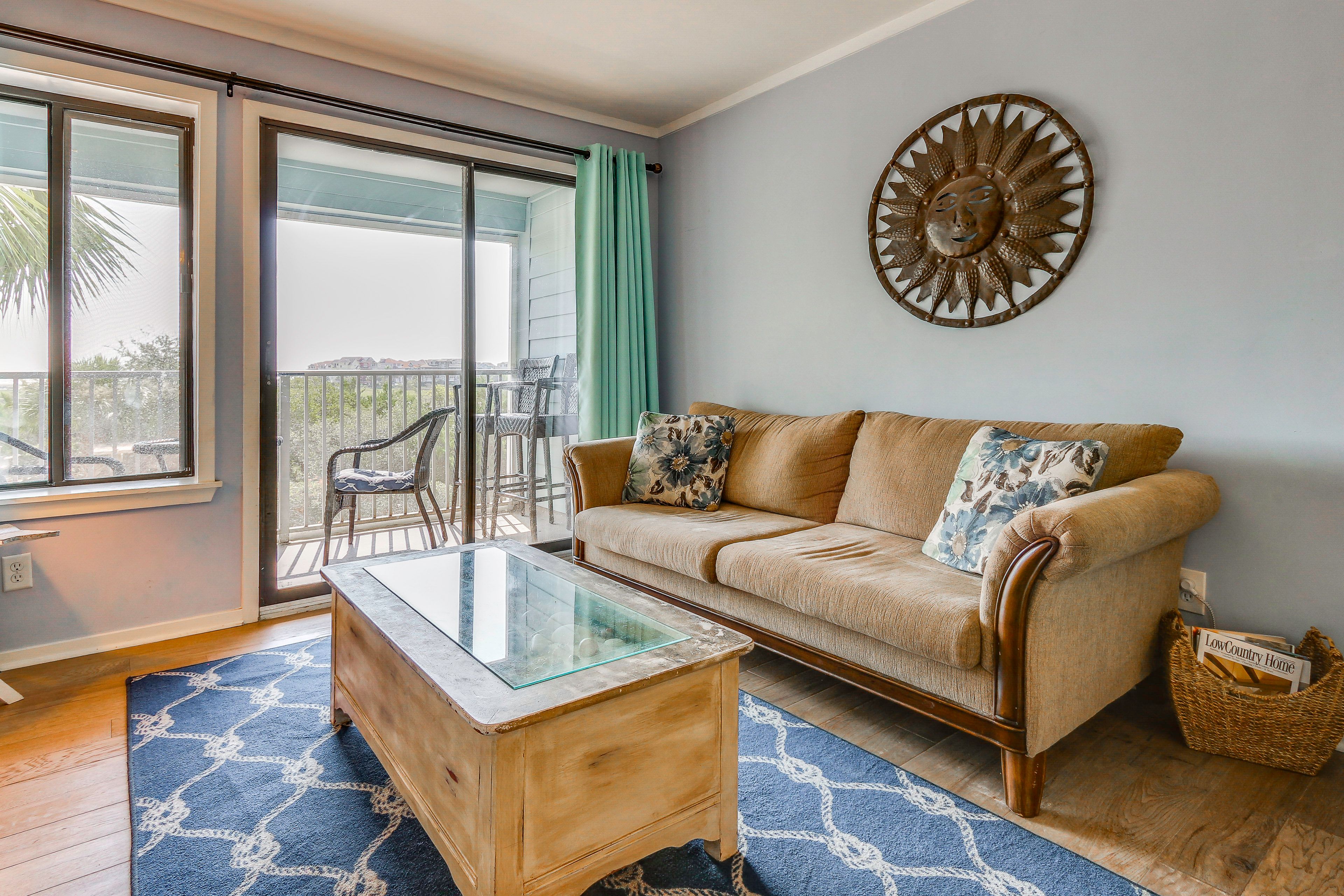 Living Room | Free WiFi | 1st Floor | Full Open View | A/C | Amazon Echo