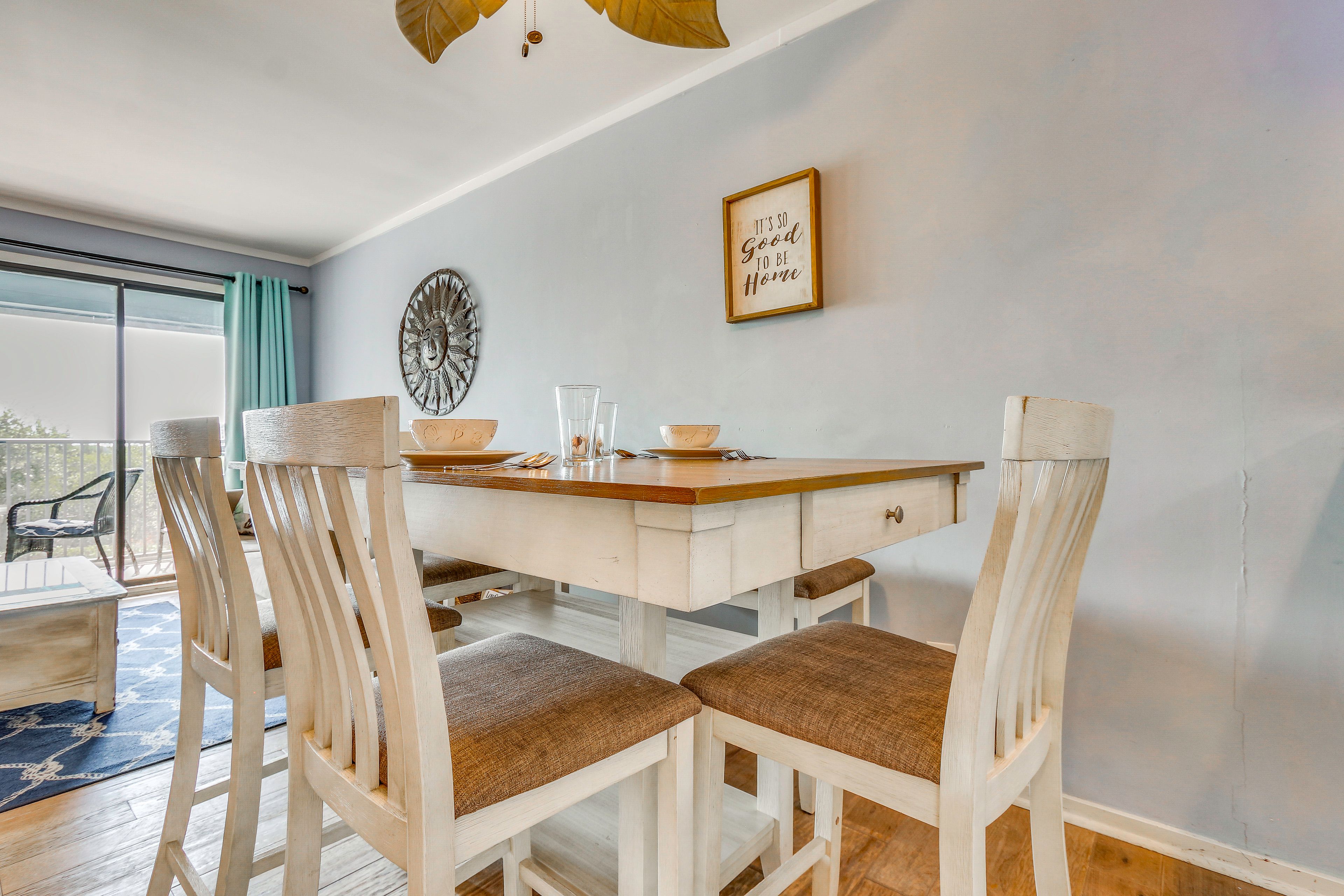 Dining Table & Breakfast Bar