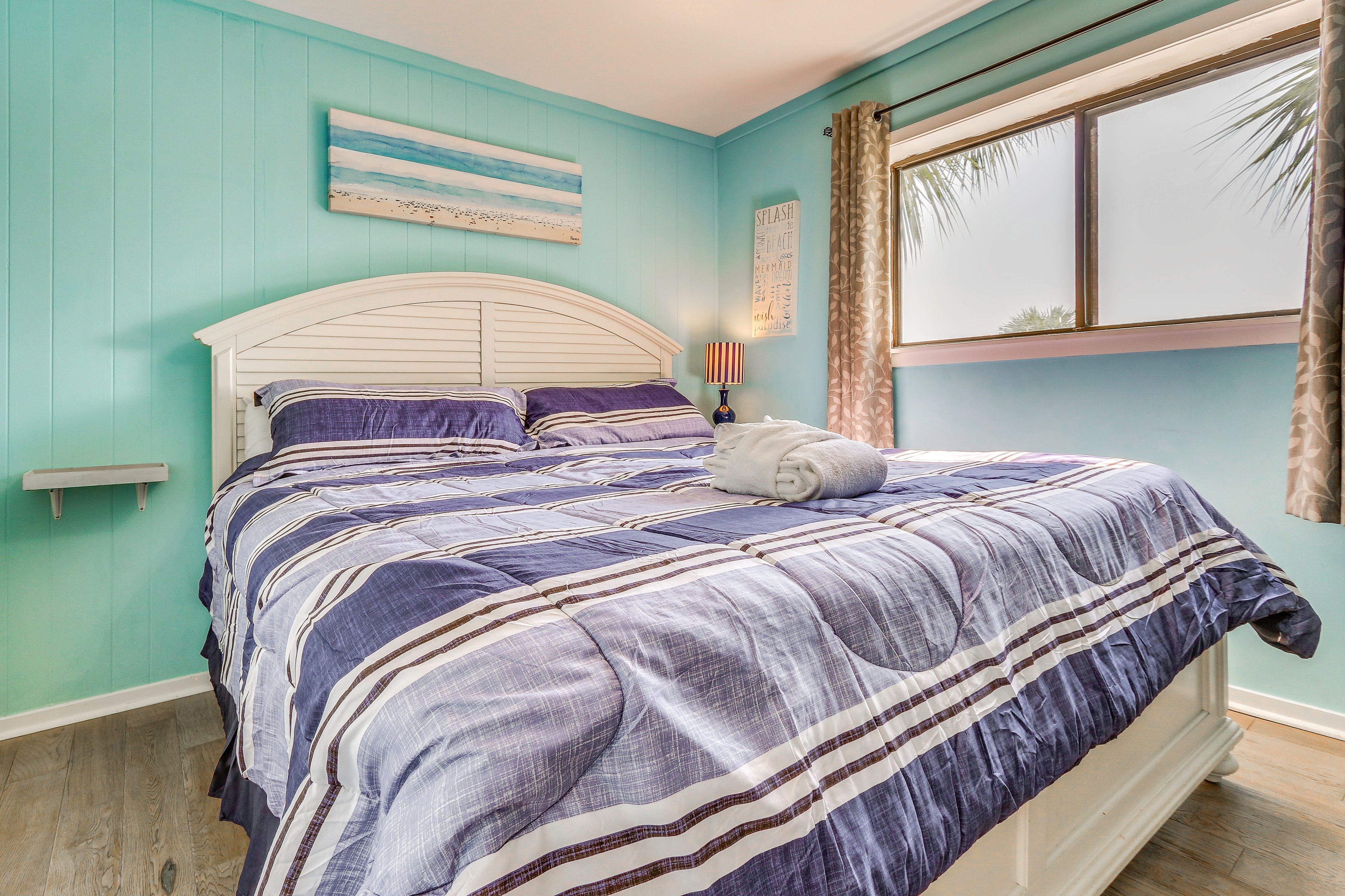 Bedroom 1 | King Bed | Tempur-Pedic Topper | En-Suite Bathroom | 32-Inch Roku TV