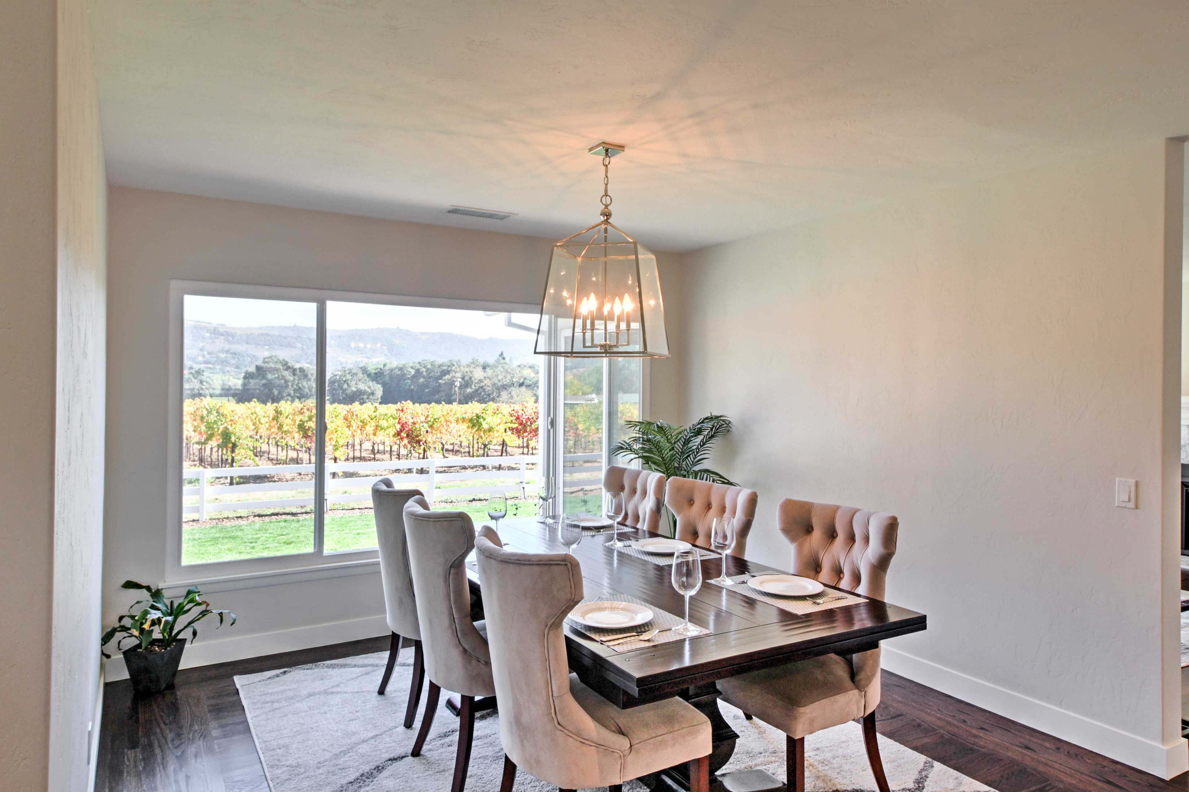 Dining Room | Dishes & Flatware Provided