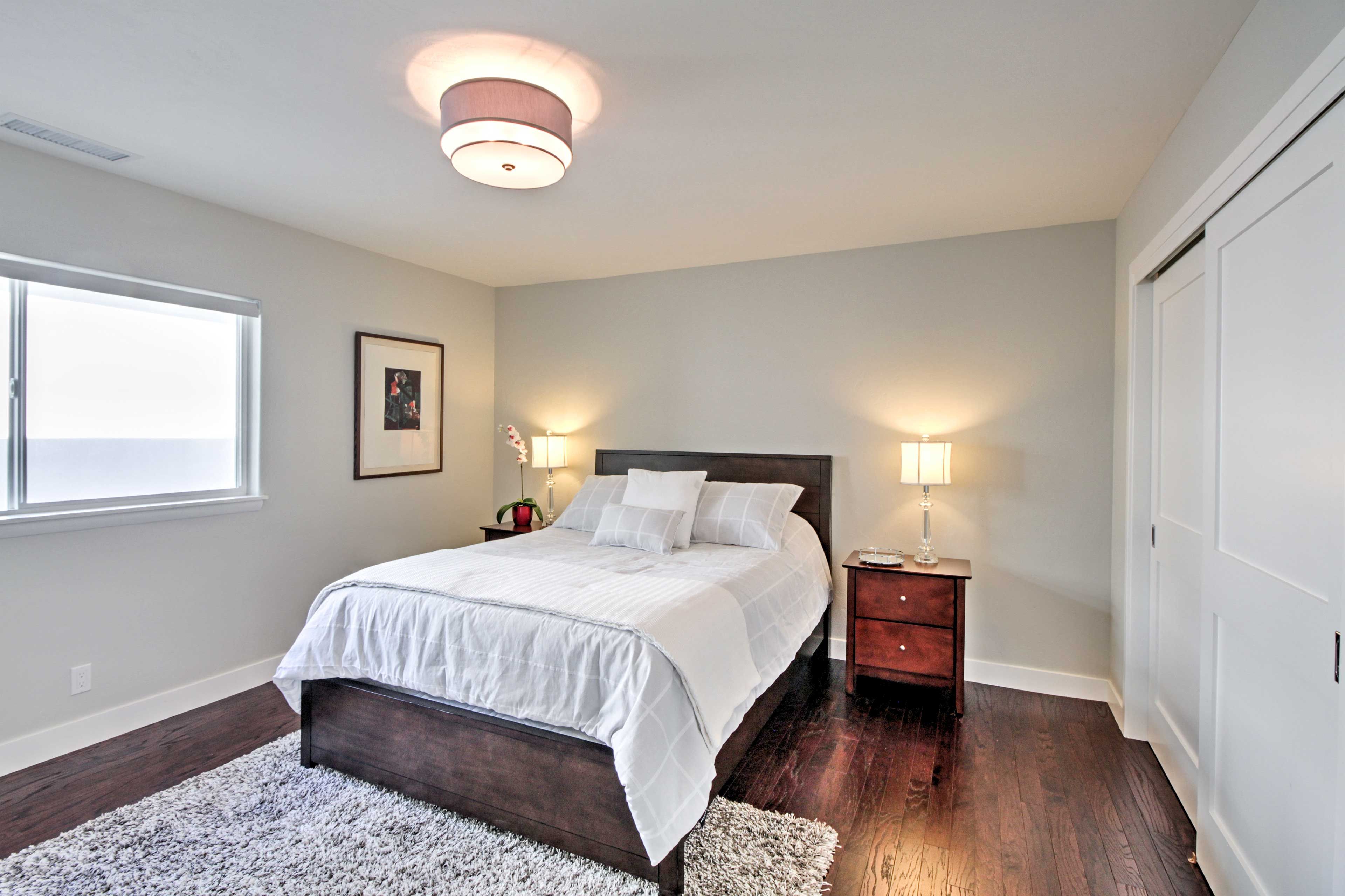 Bedroom 2 | Queen Bed