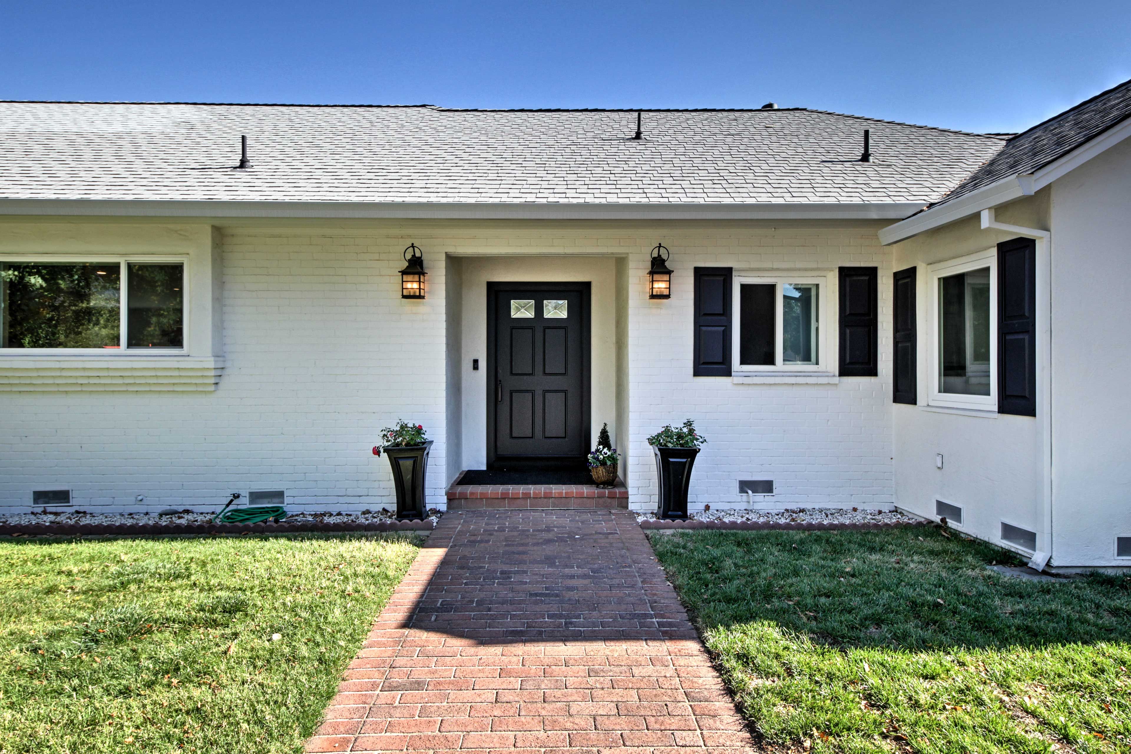 Entrance | Exterior | Driveway Parking (4 Vehicles)