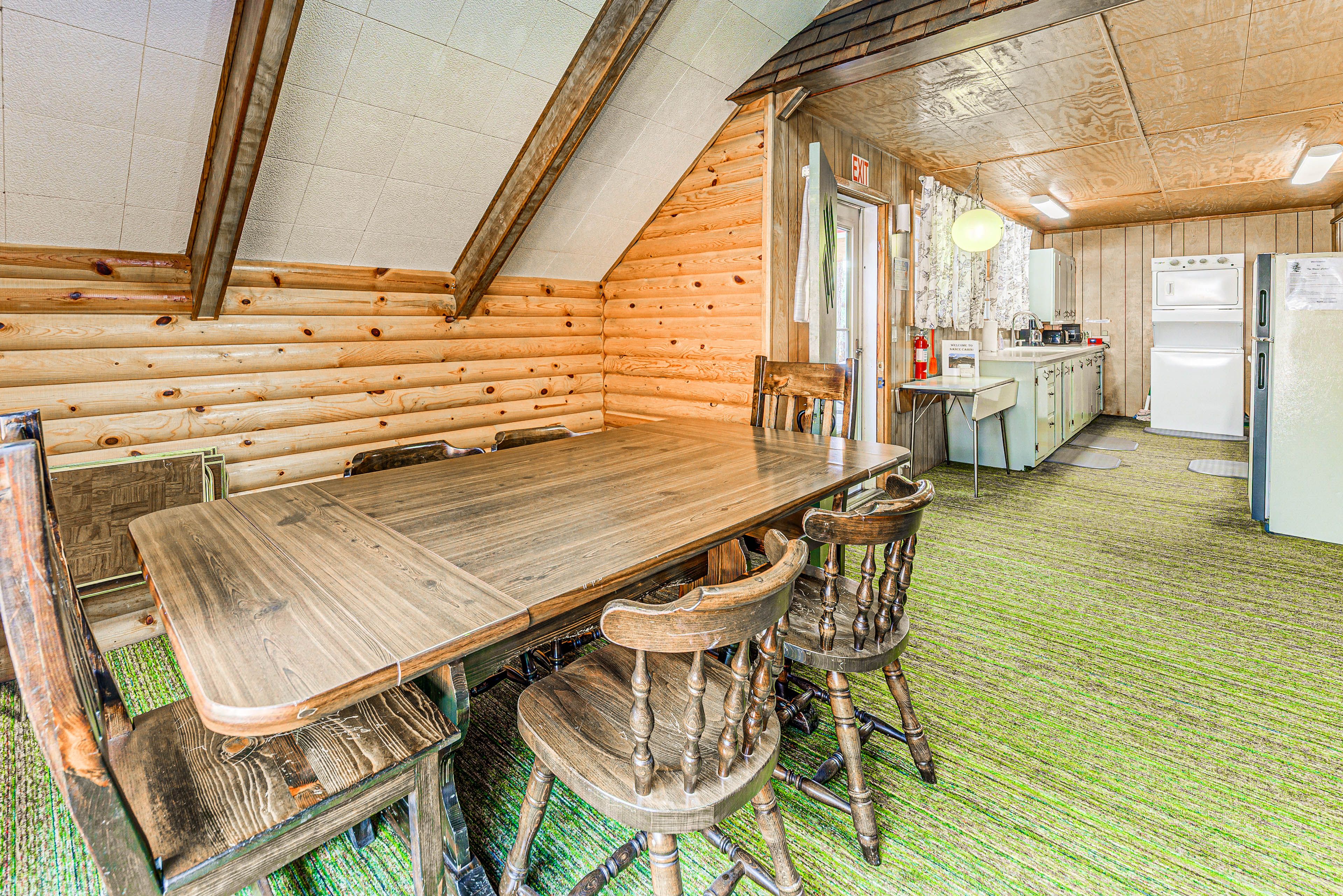 Dining Area | Dishware & Flatware Provided