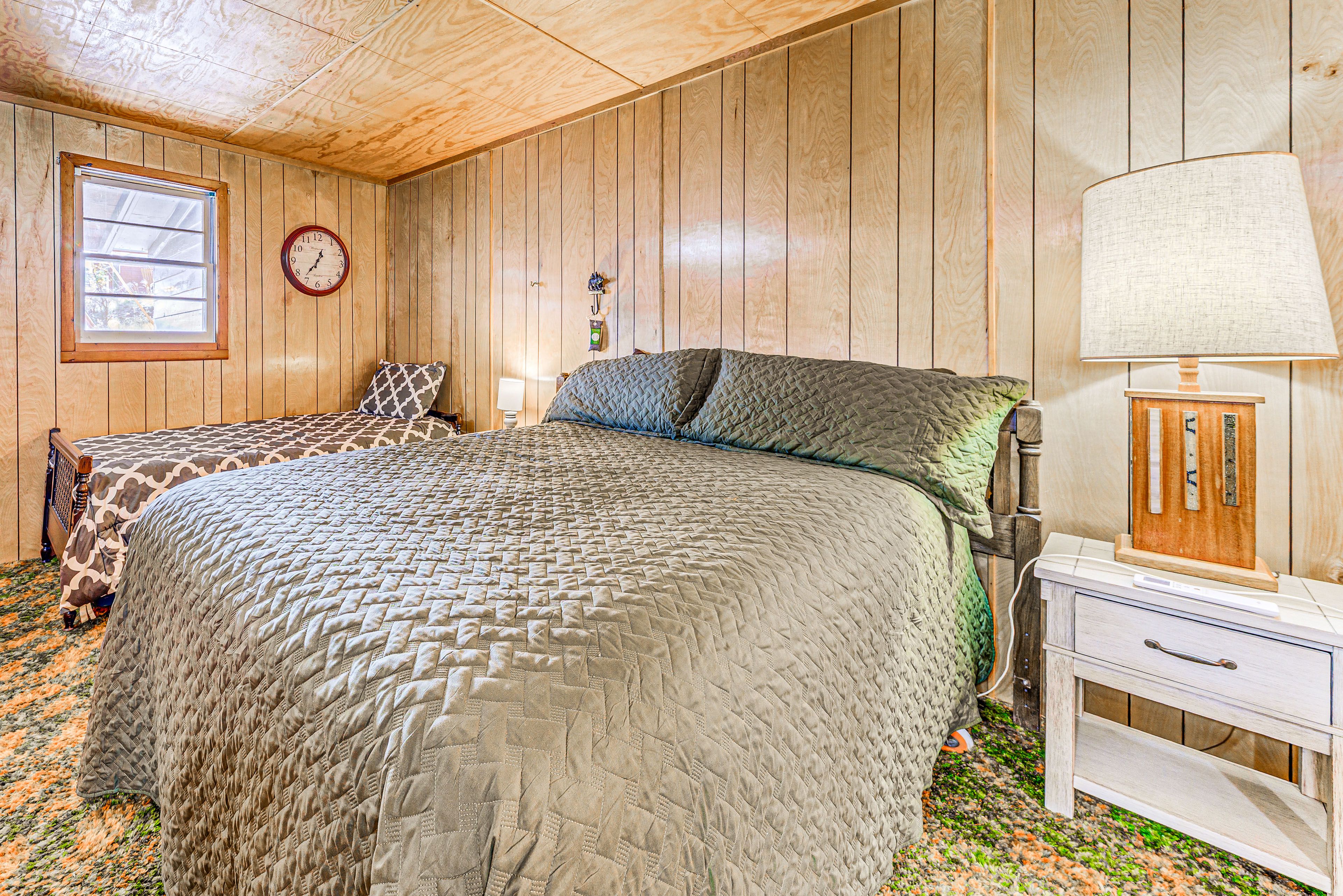 Bedroom 2 | Queen Bed | Twin Bed w/ Twin Trundle Bed