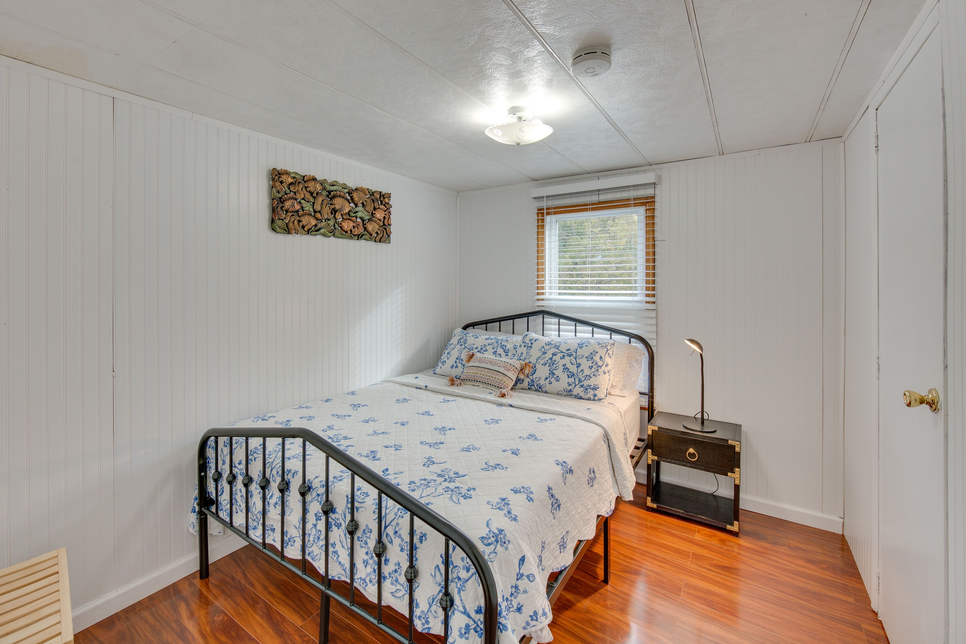 Bedroom 2 | Queen Bed