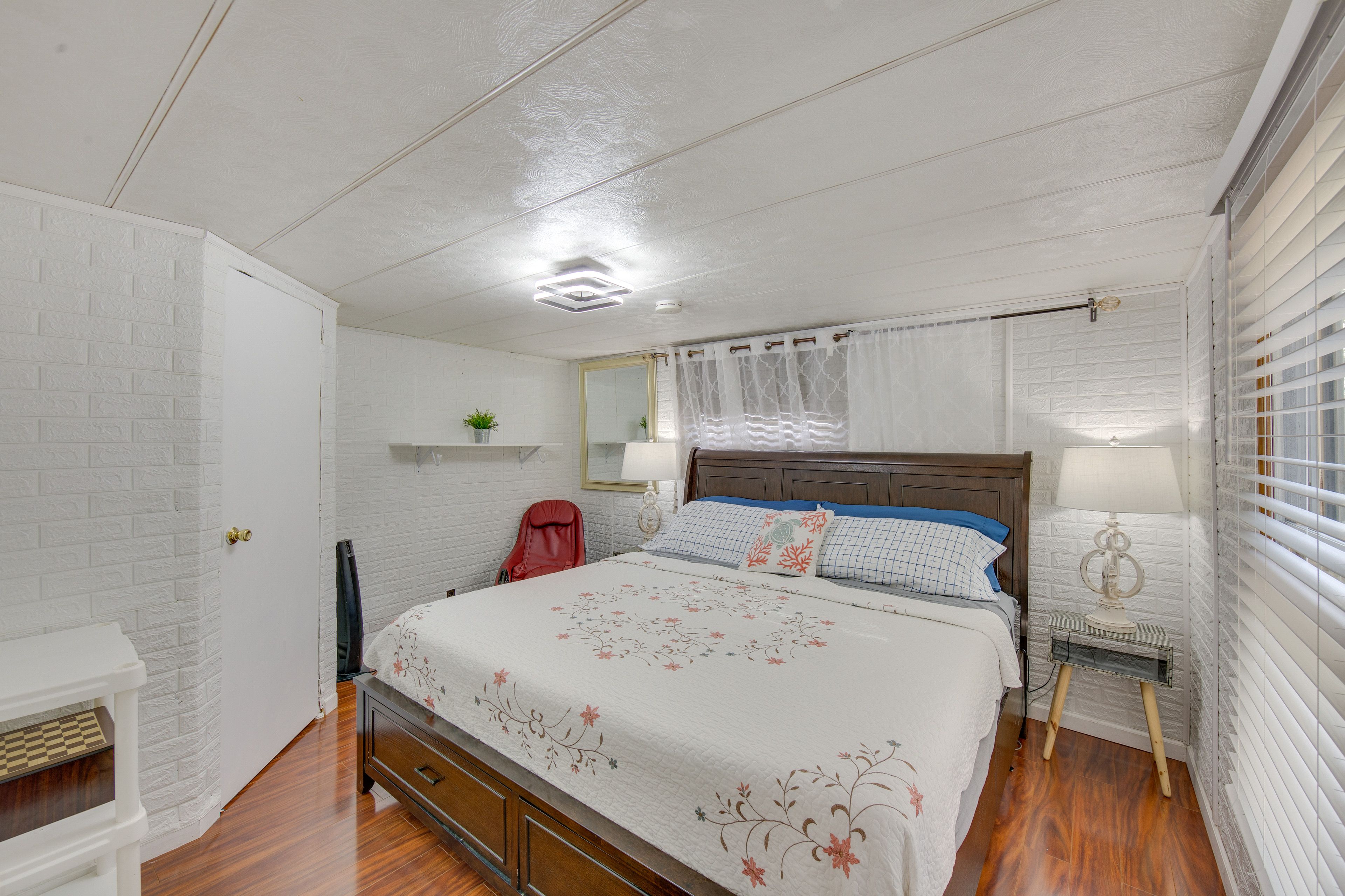 Bedroom 1 | King Bed