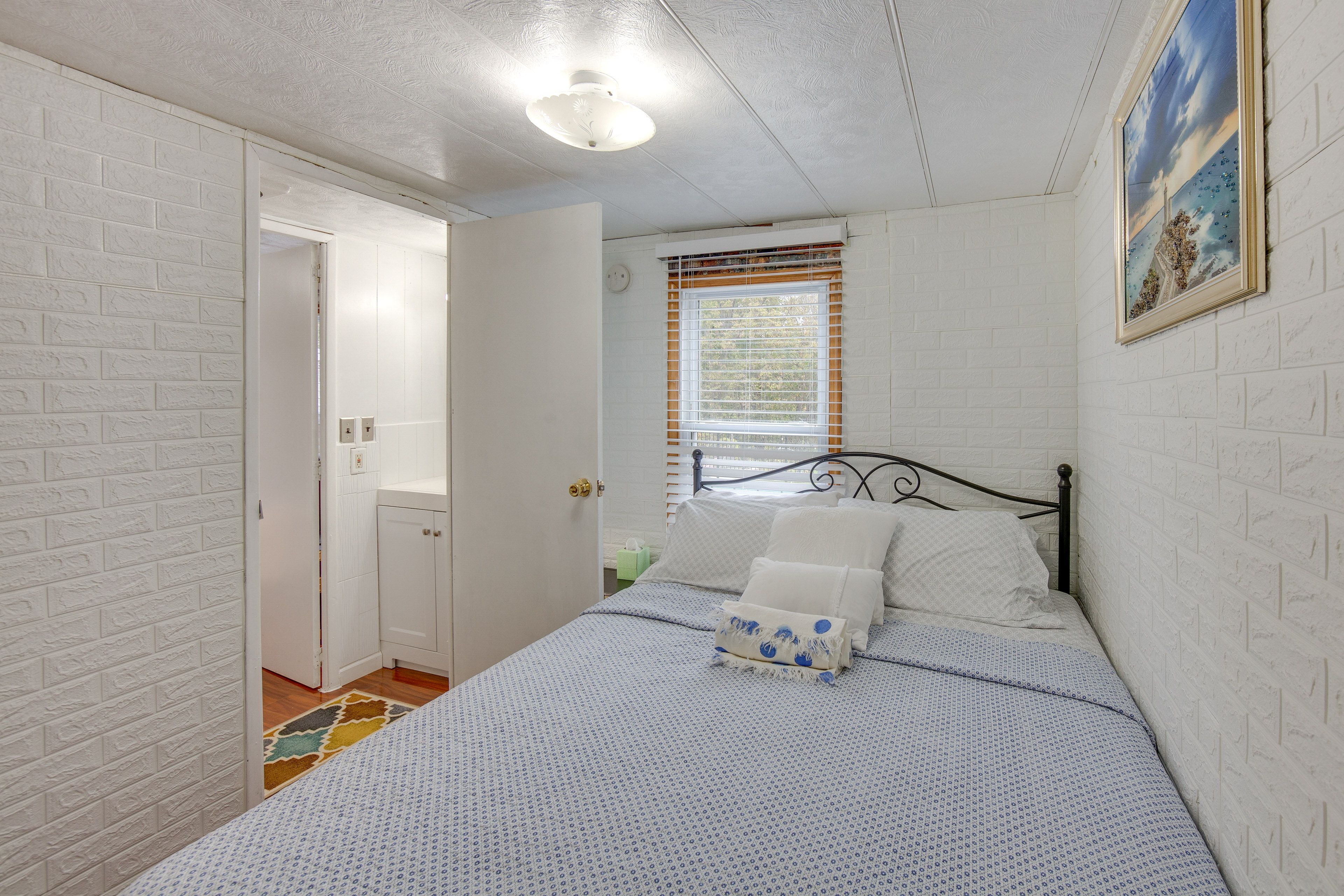 Bedroom 3 | Queen Bed