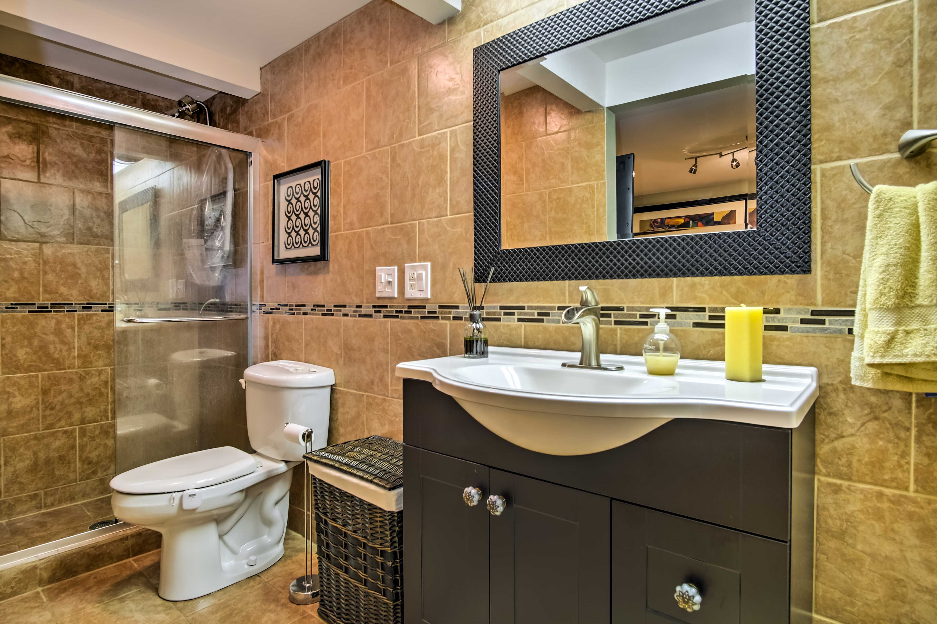 En-Suite Bathroom | Towels & Linens Provided