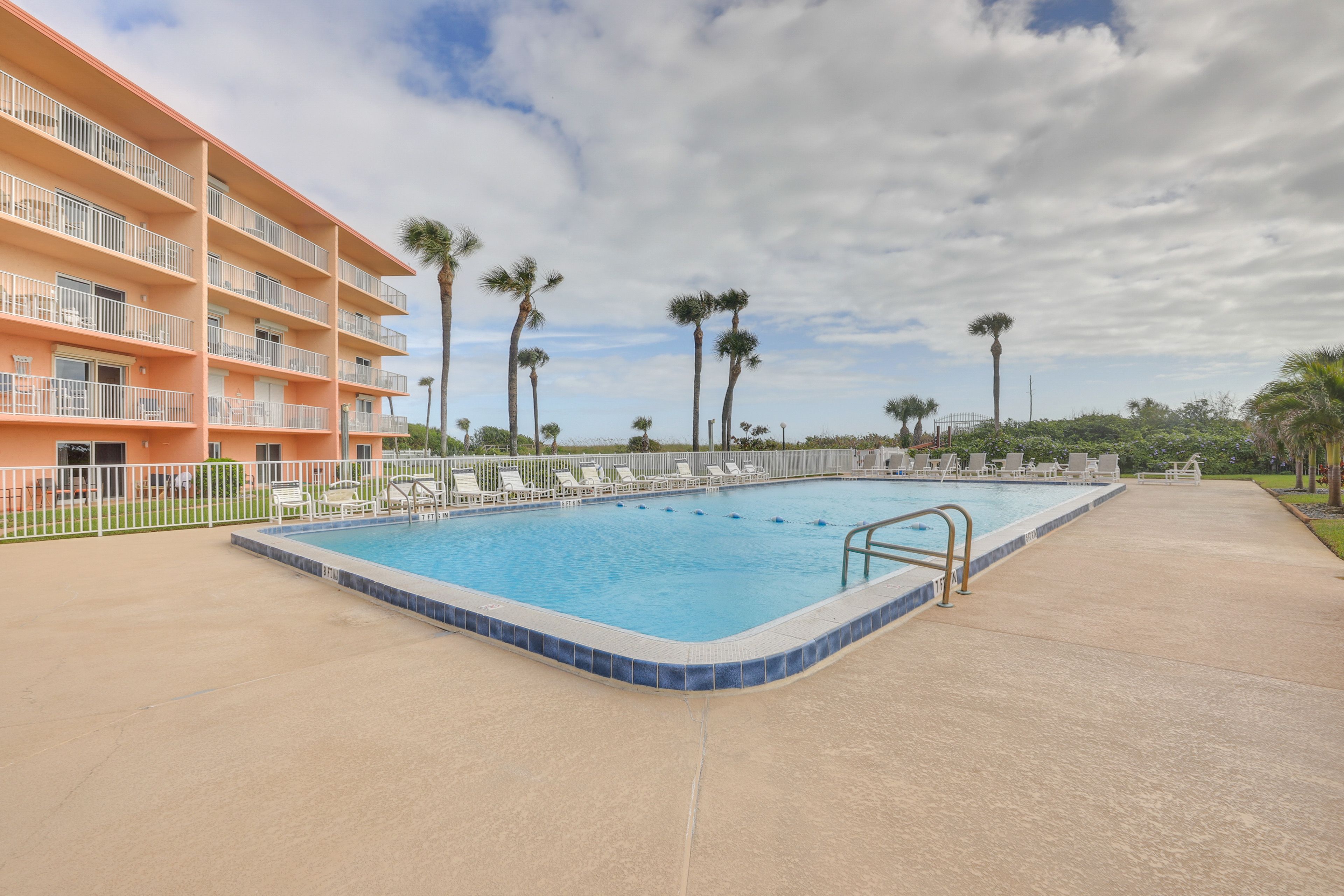 Cocoa Beach Towers | Community Amenities