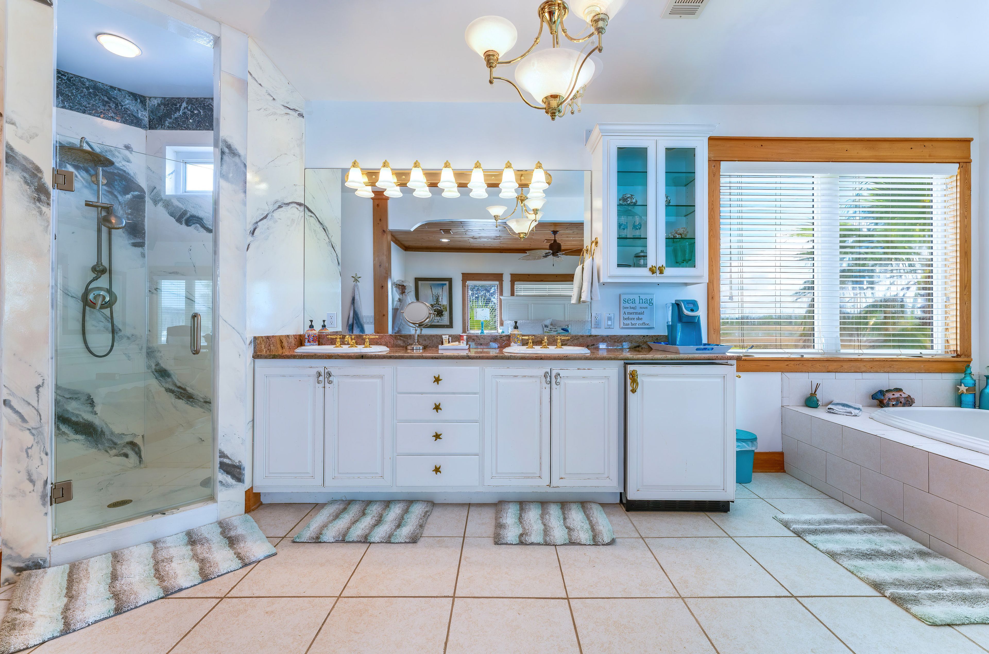 En-Suite Bathroom | Jetted Tub | Mini-Fridge | Keurig Coffee Maker