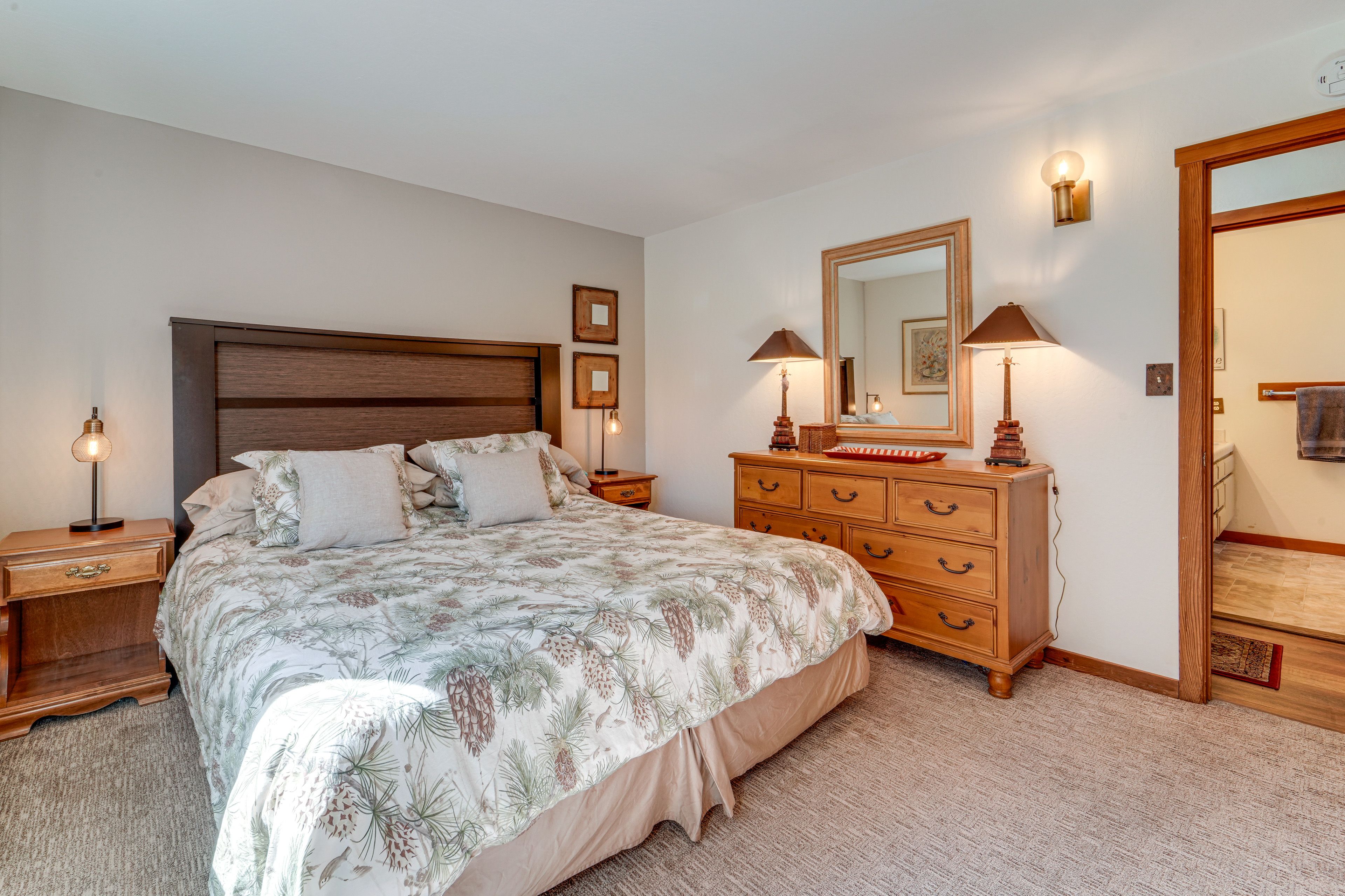 Bedroom 2 | 1st Floor | King Bed