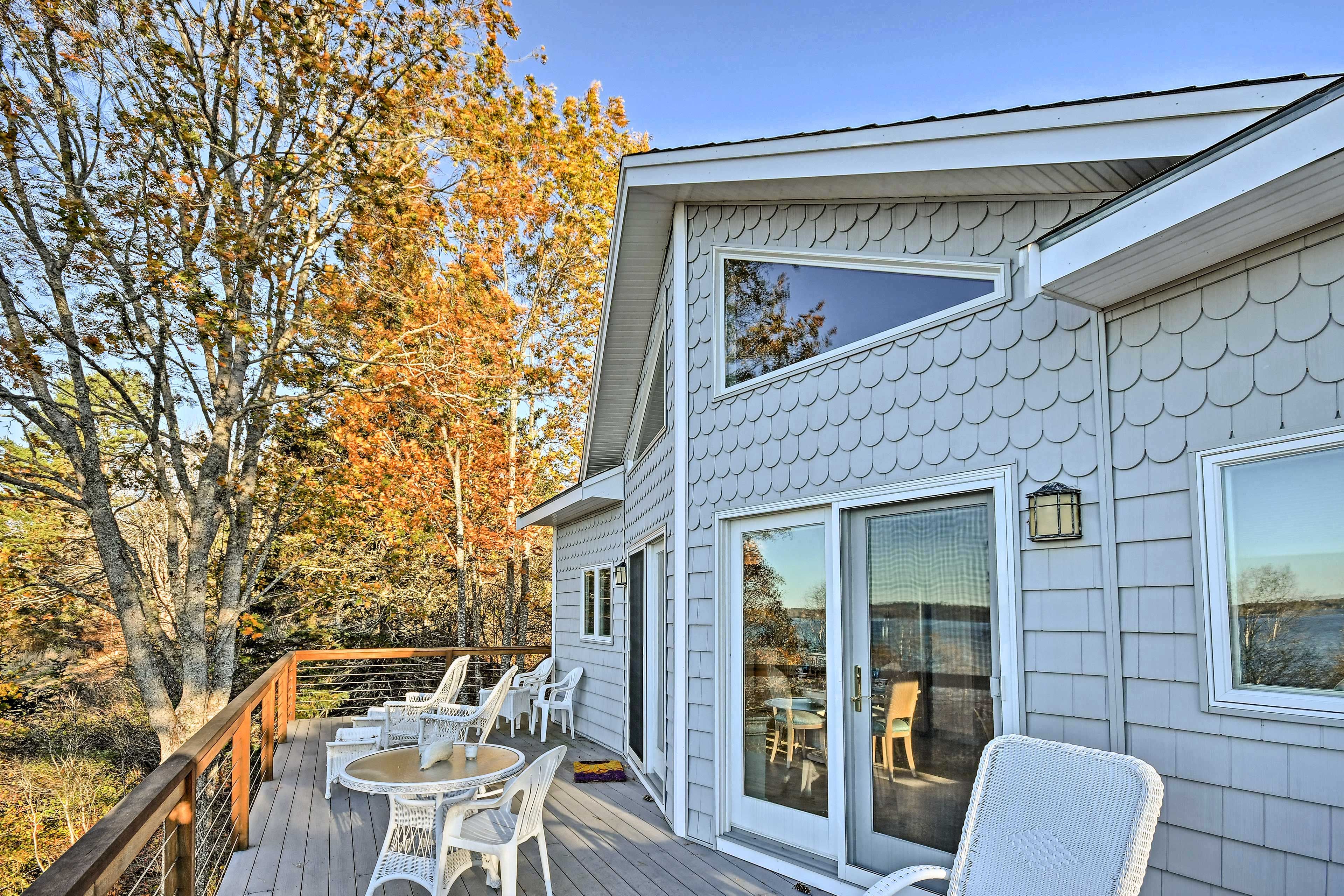 Furnished Deck | Outdoor Dining