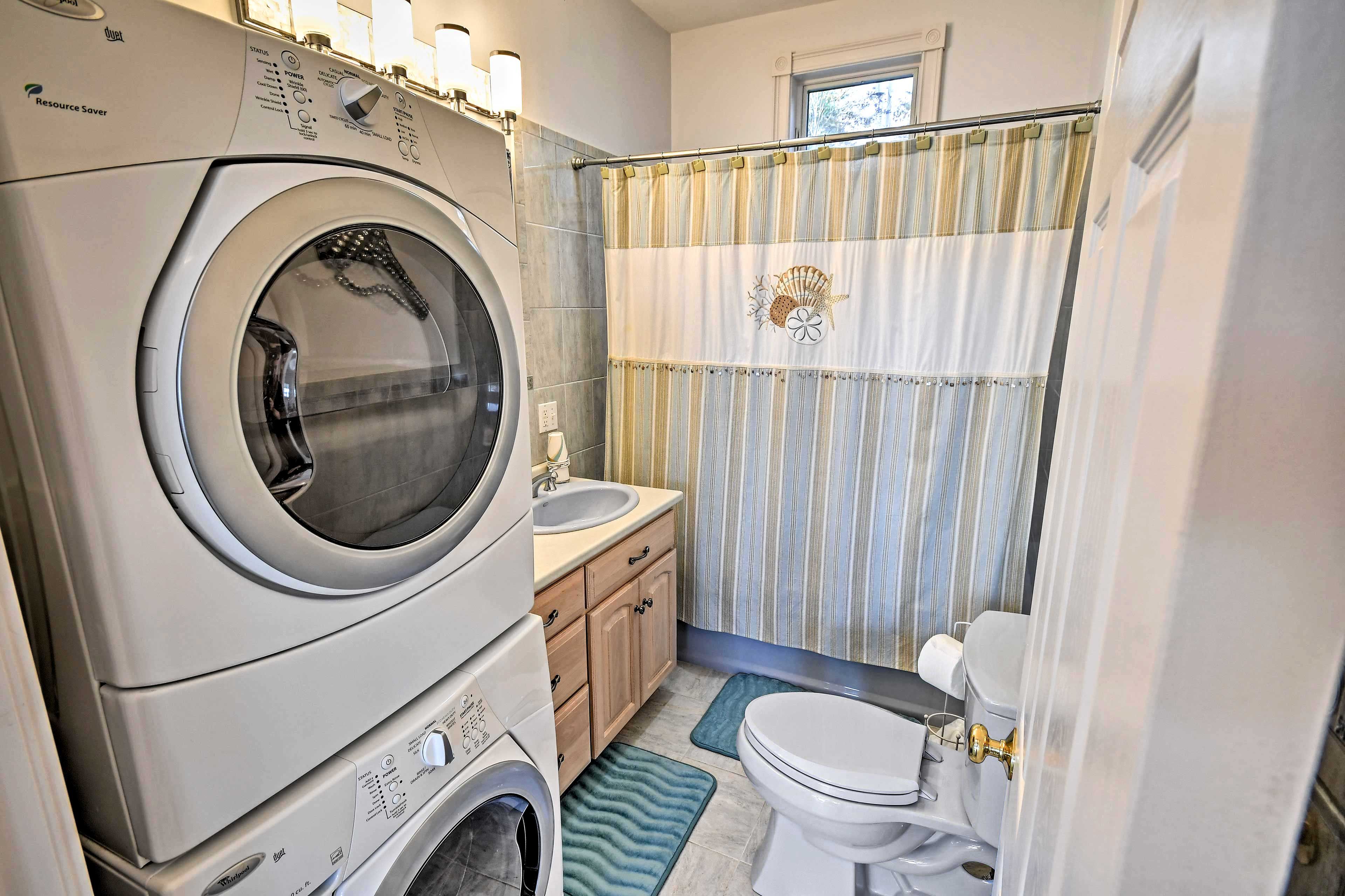 Full Bathroom | Towels & Linens Provided | In-Unit Laundry